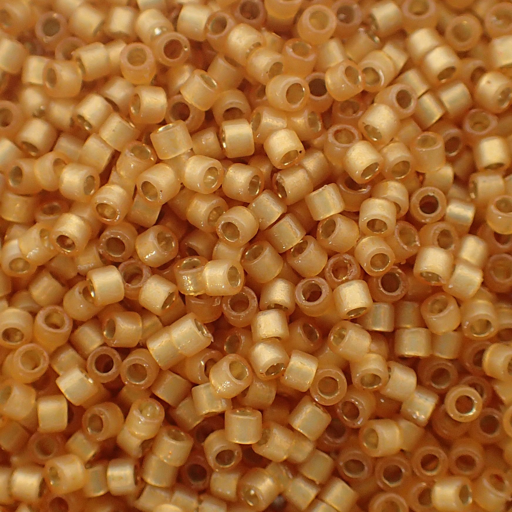 Delica 11 - Perle de verre de couleur naturelle - Jaune paille givrée  (4 g)