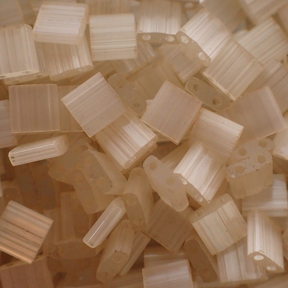 Tila - Antique Ivory Silk Satin ( 50 pces )