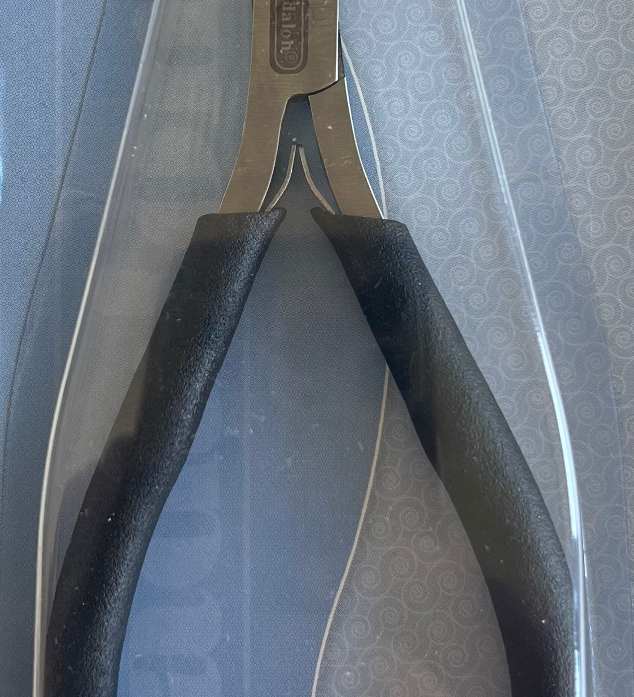 Pince à bec en nylon avec ressort (1 pce)