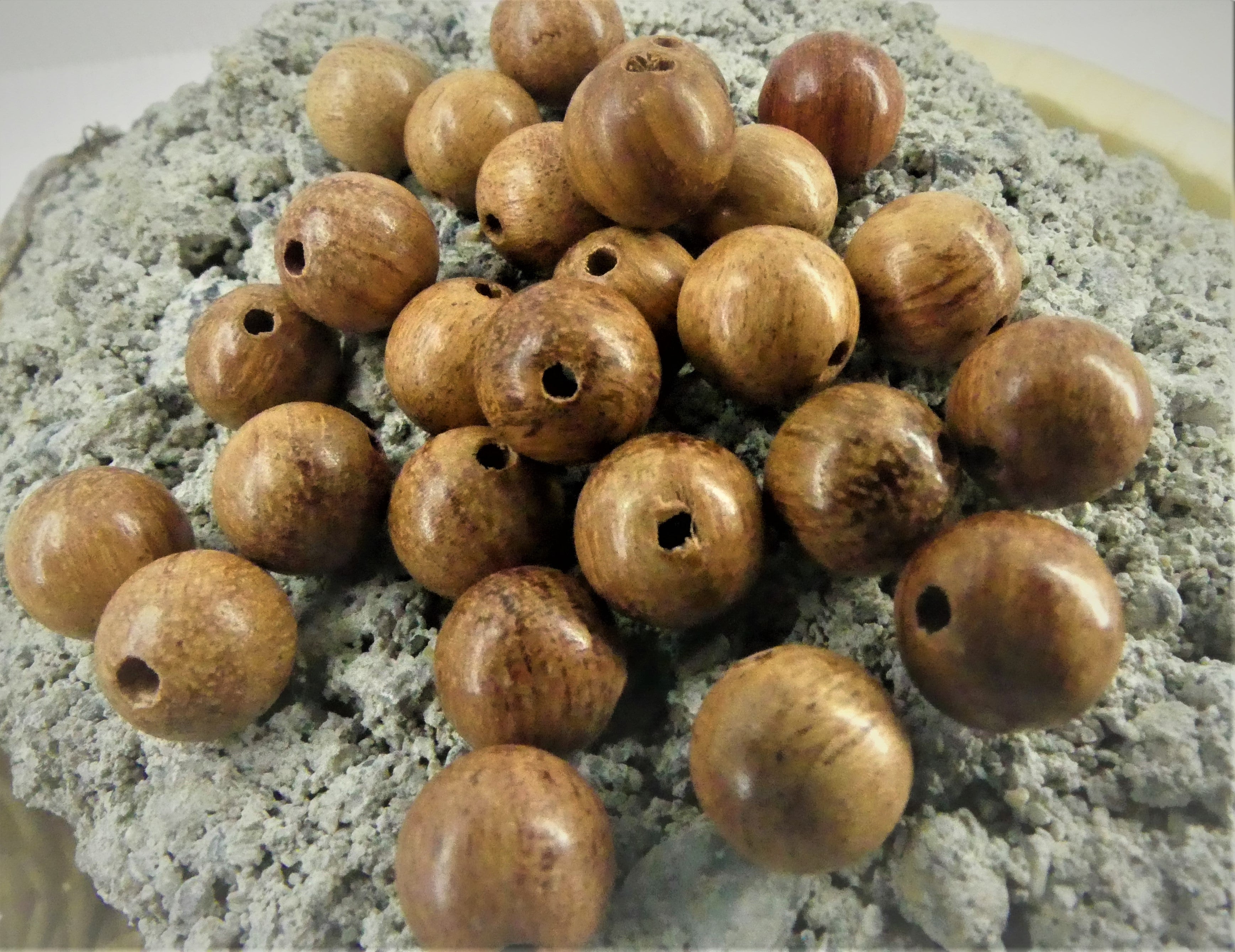 Ronde 8 - Perle en bois Terre de sienne (10 pces)