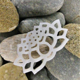 Pendentif - Lotus en coquillage d'eau douce (1 pce)
