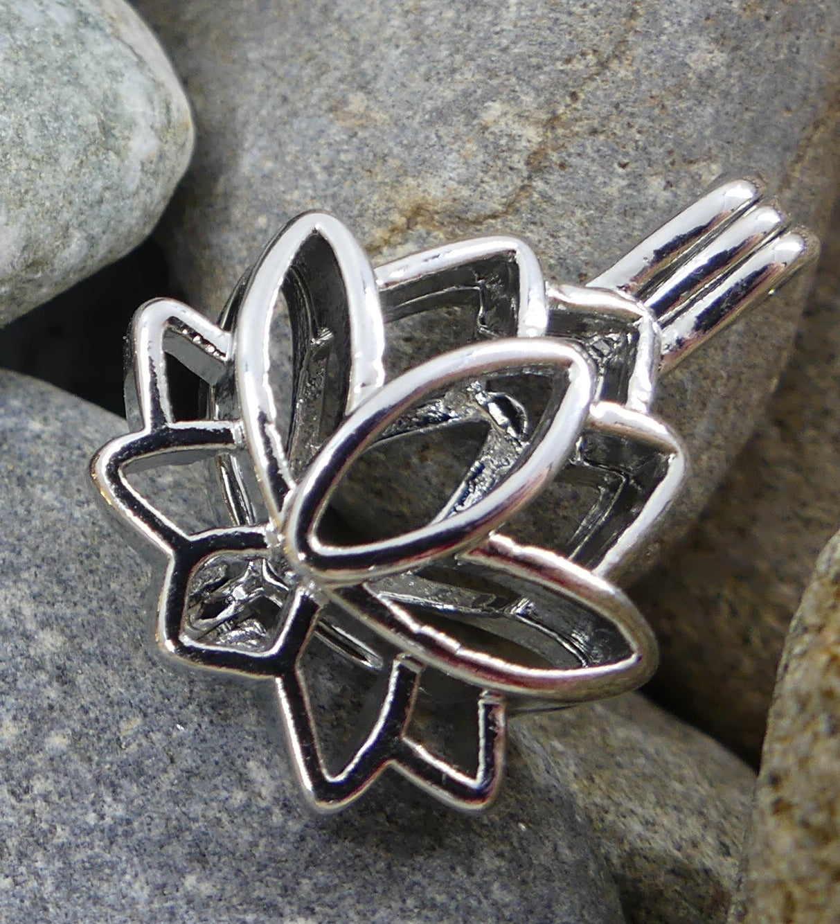 Pendentif - Lotus creux argenté (1 pce) 