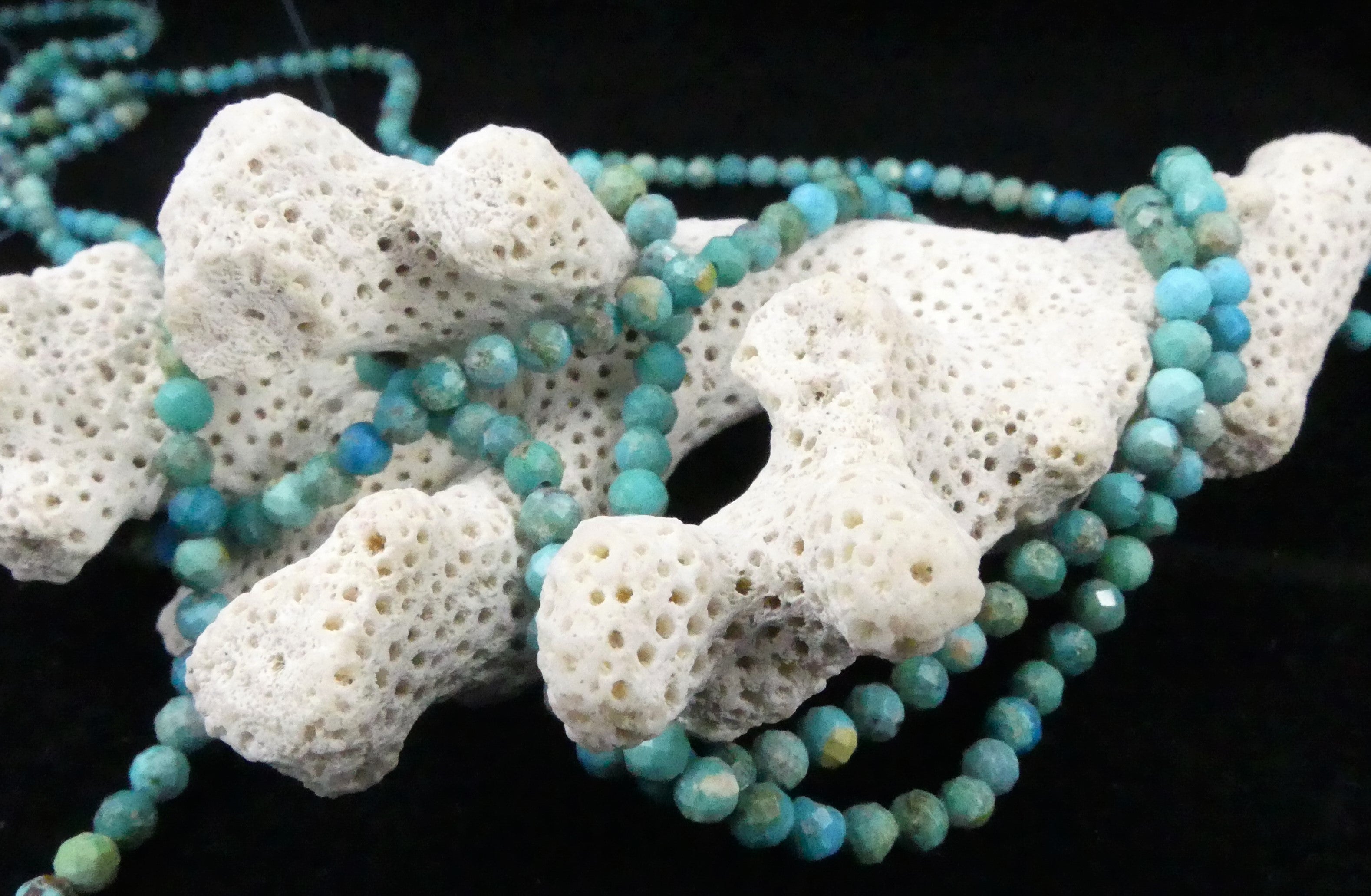 Ronde 3 - Howlite naturelle facettée teint turquoise (10 pces)