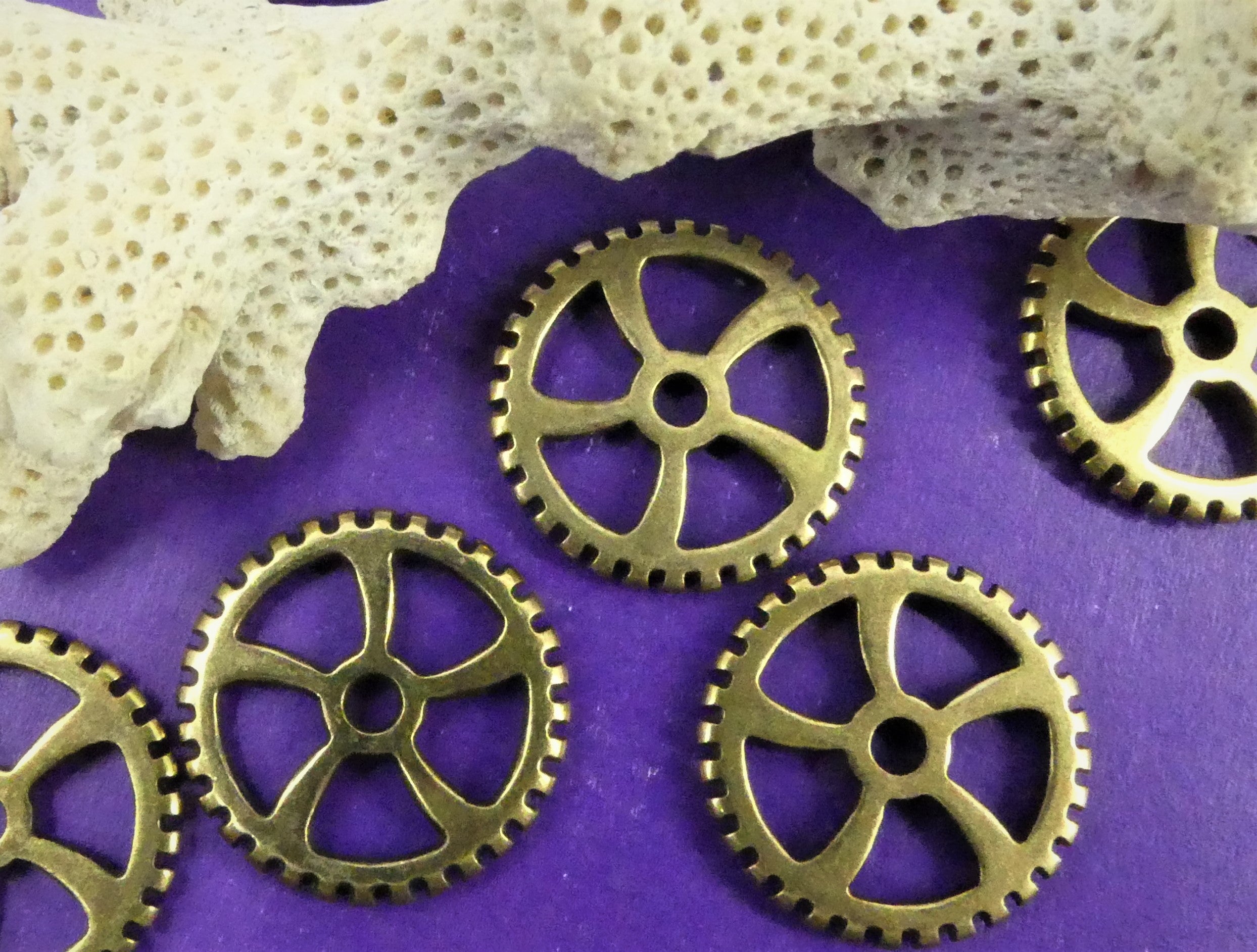 Charms - Engrenage Doré Antique 18 mm (1 pce)