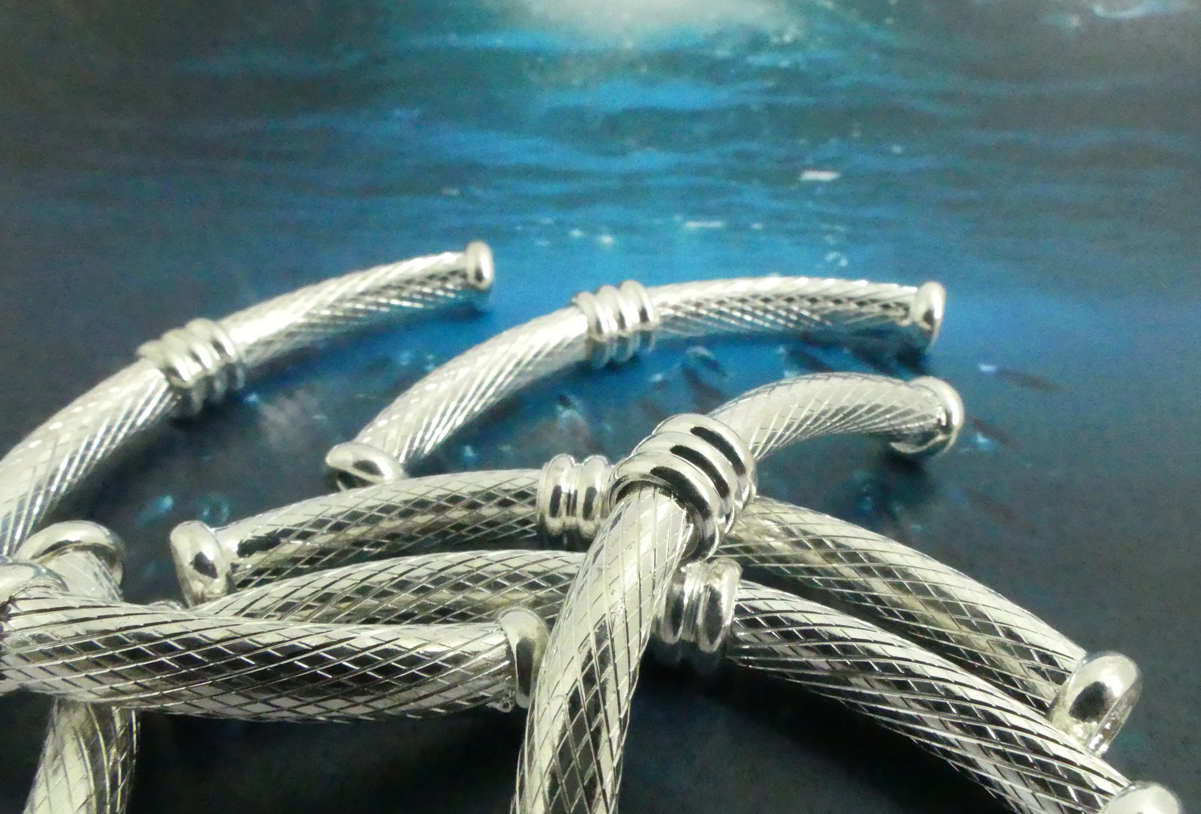 Tube courbé en laiton argenté orné (2 pces)