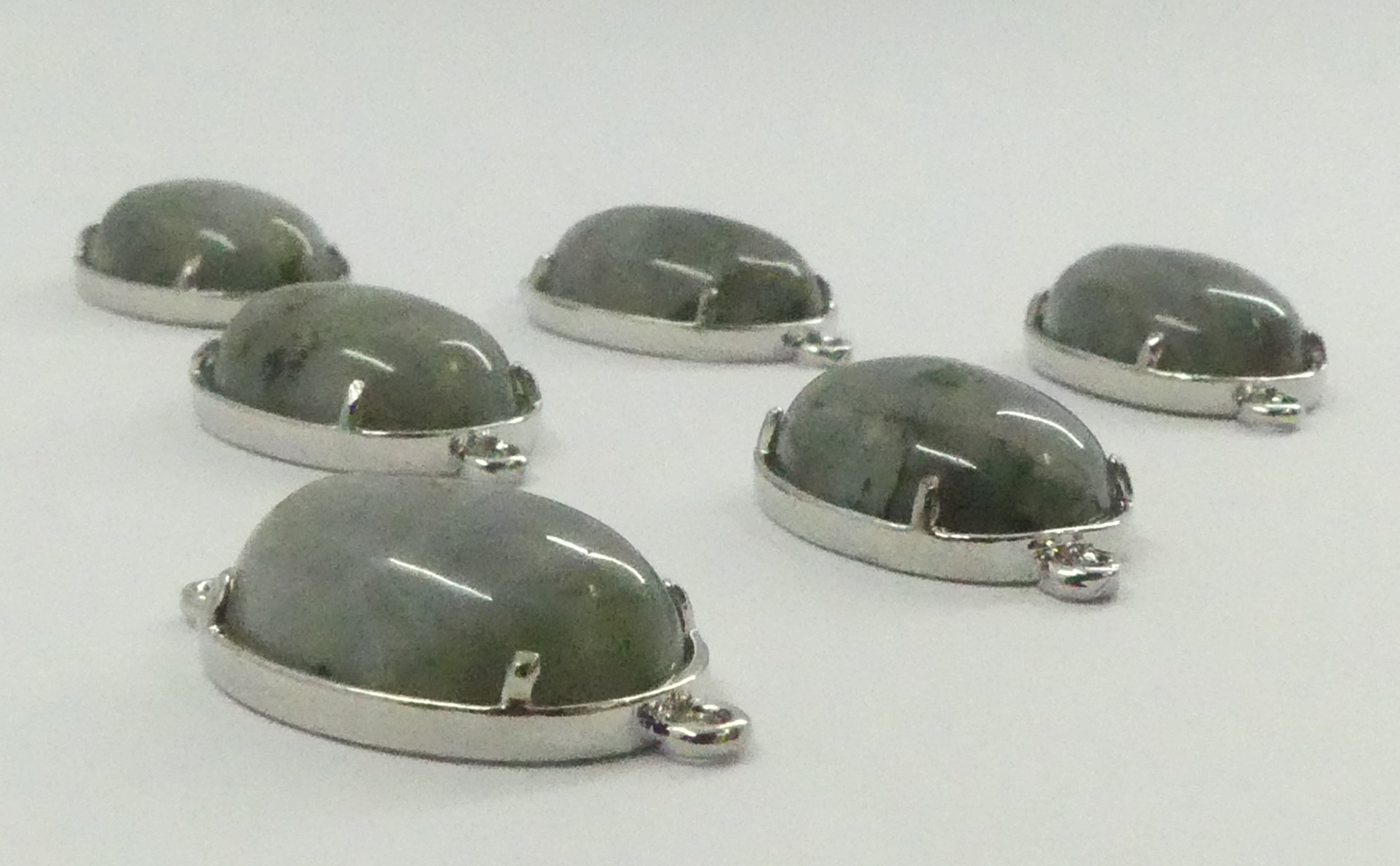 Liens connecteur en laiton, platine,ovale- Labradorite naturelle (1 pce )