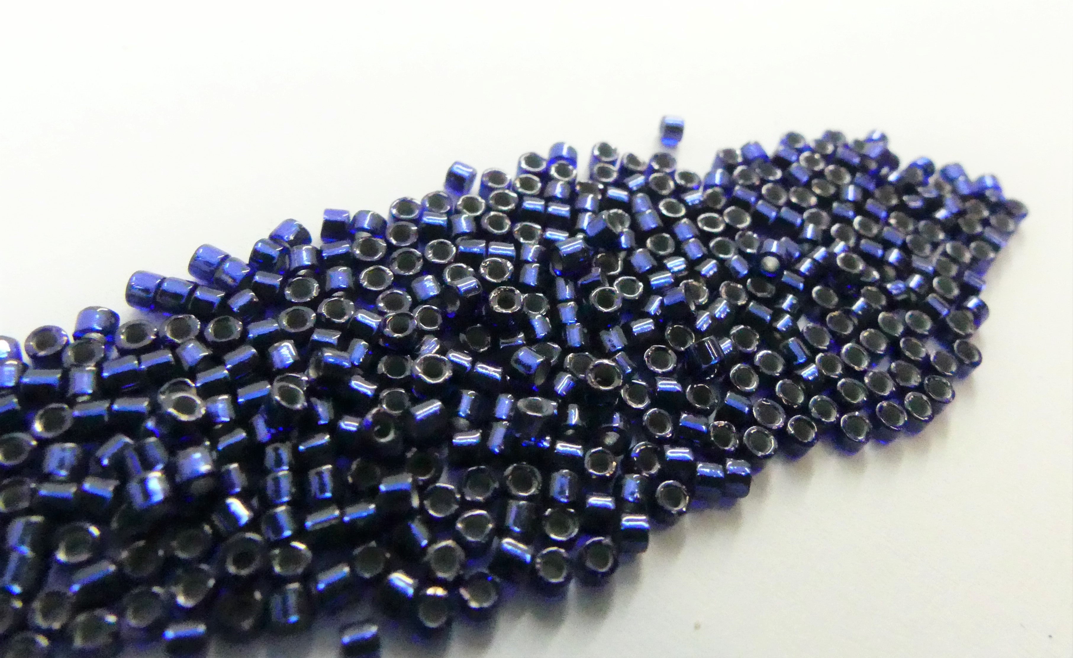 Delica 11 - Bleu Royal argenté (4 g)