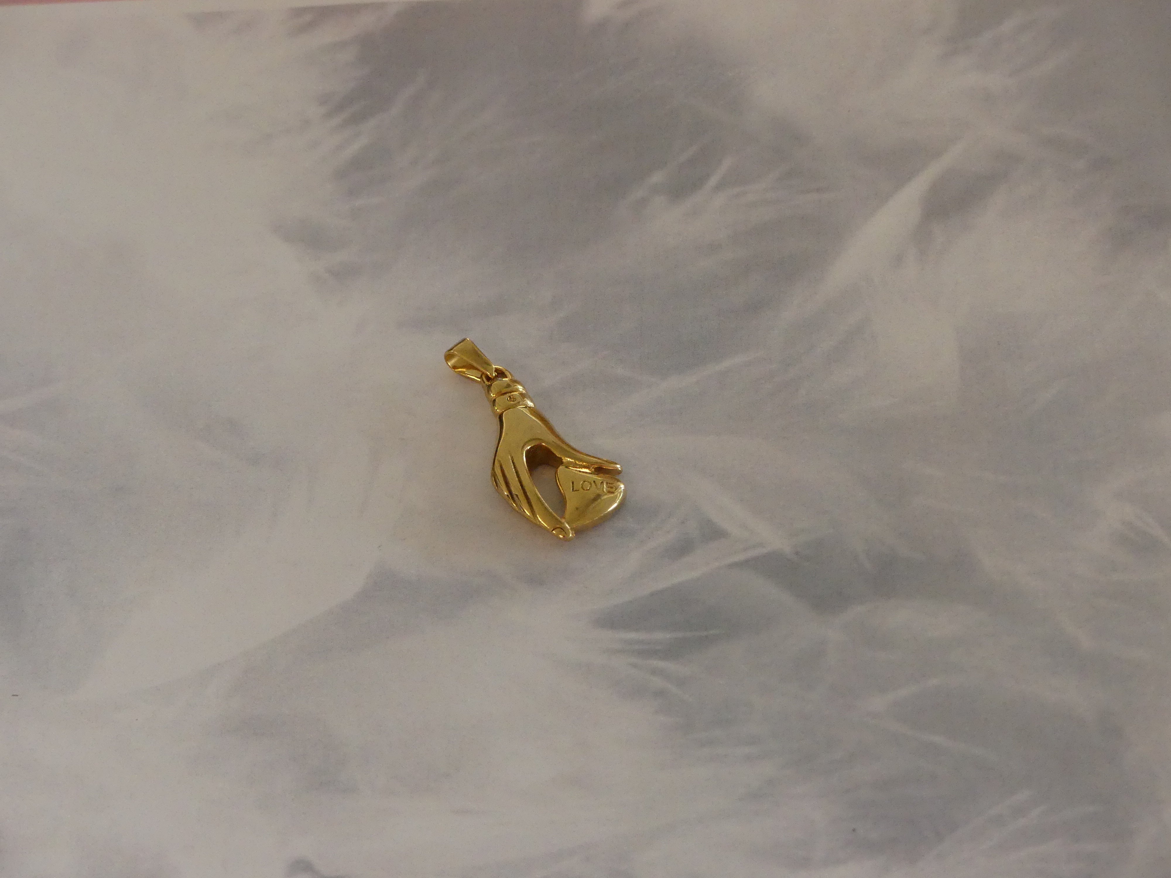 Pendentif - Main avec cœur - Acier inoxydable - couleur or (1 Pce)