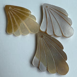 Pendentif plume en coquillage d'eau douce (1 pce)