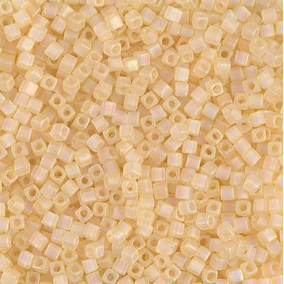 Perle carrée Miyuki Mat Transparent Clair Topaze AB (1.8mm)