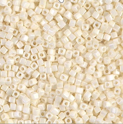 Perle carrée Miyuki Crème Ceylan (1.8mm)
