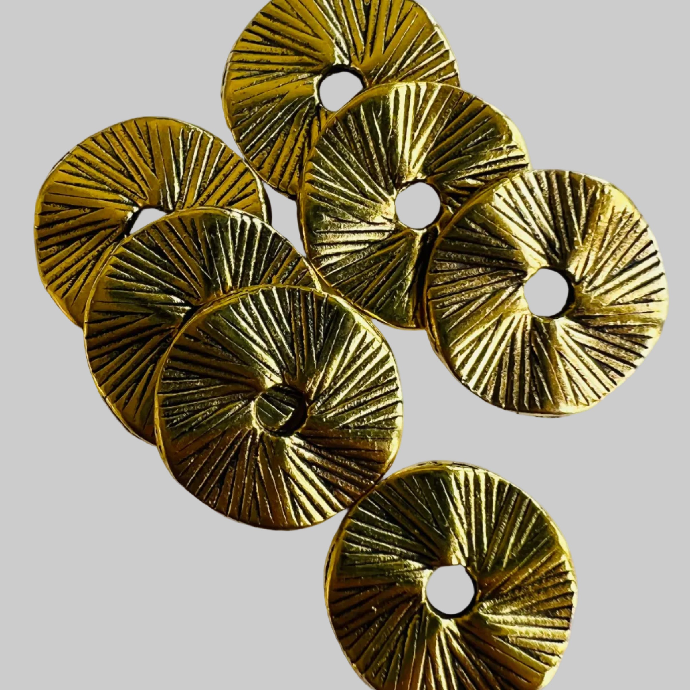 Perle plate ronde striée - Dorée (10 pces)