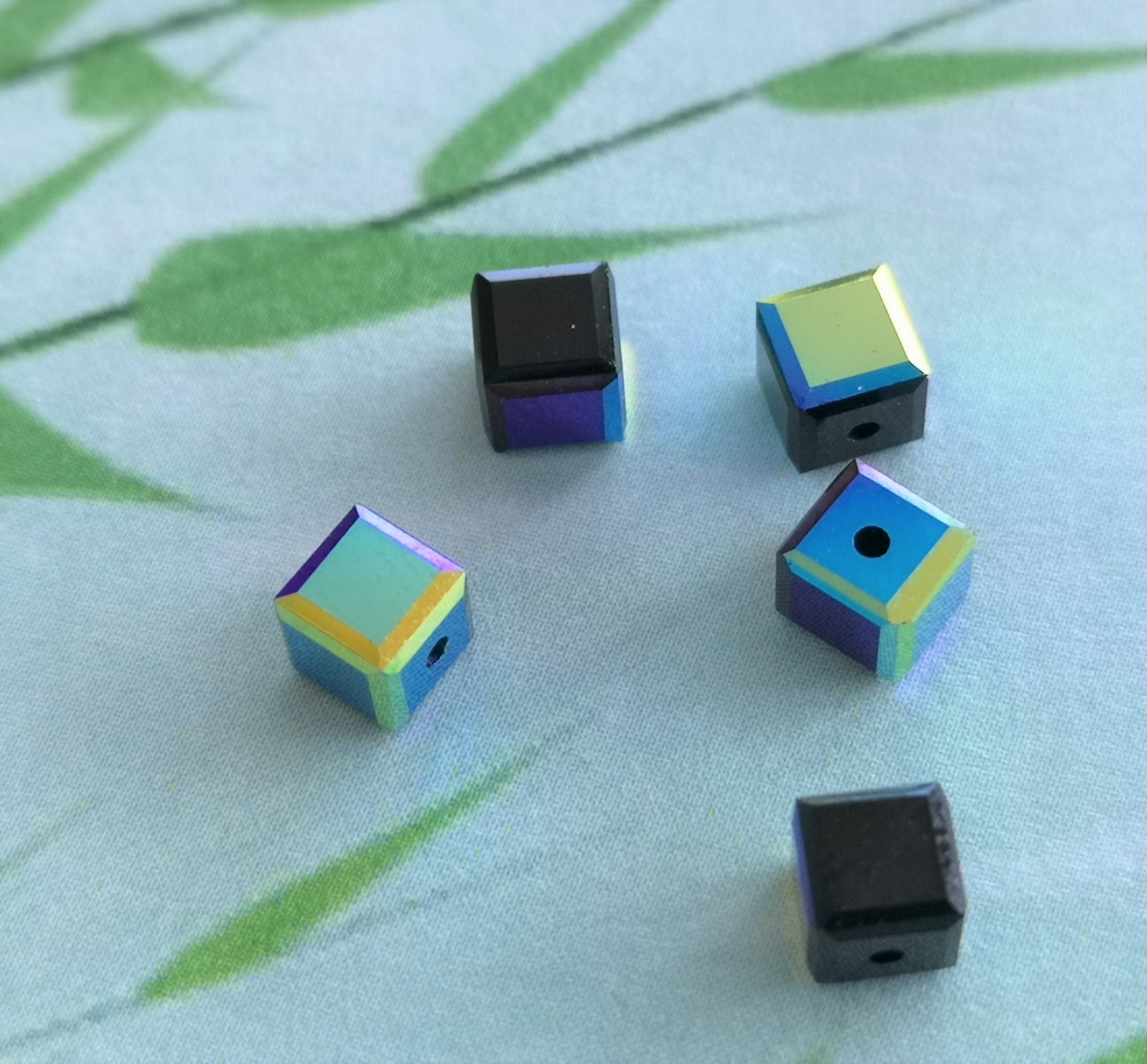 Cube 4mm , Black Diamond , (5pces)
