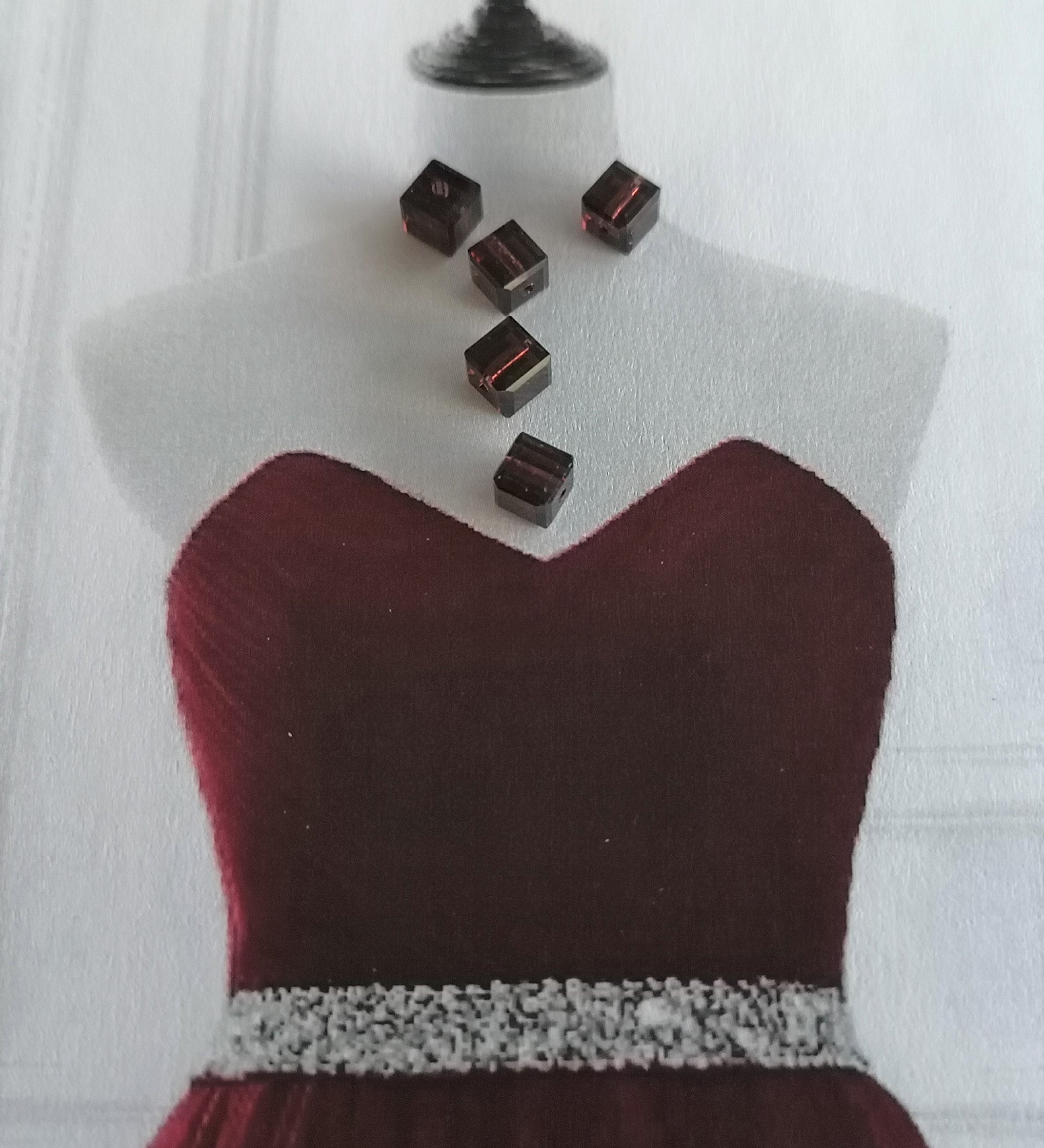 Cube 4mm , Burgundi , (5pces)