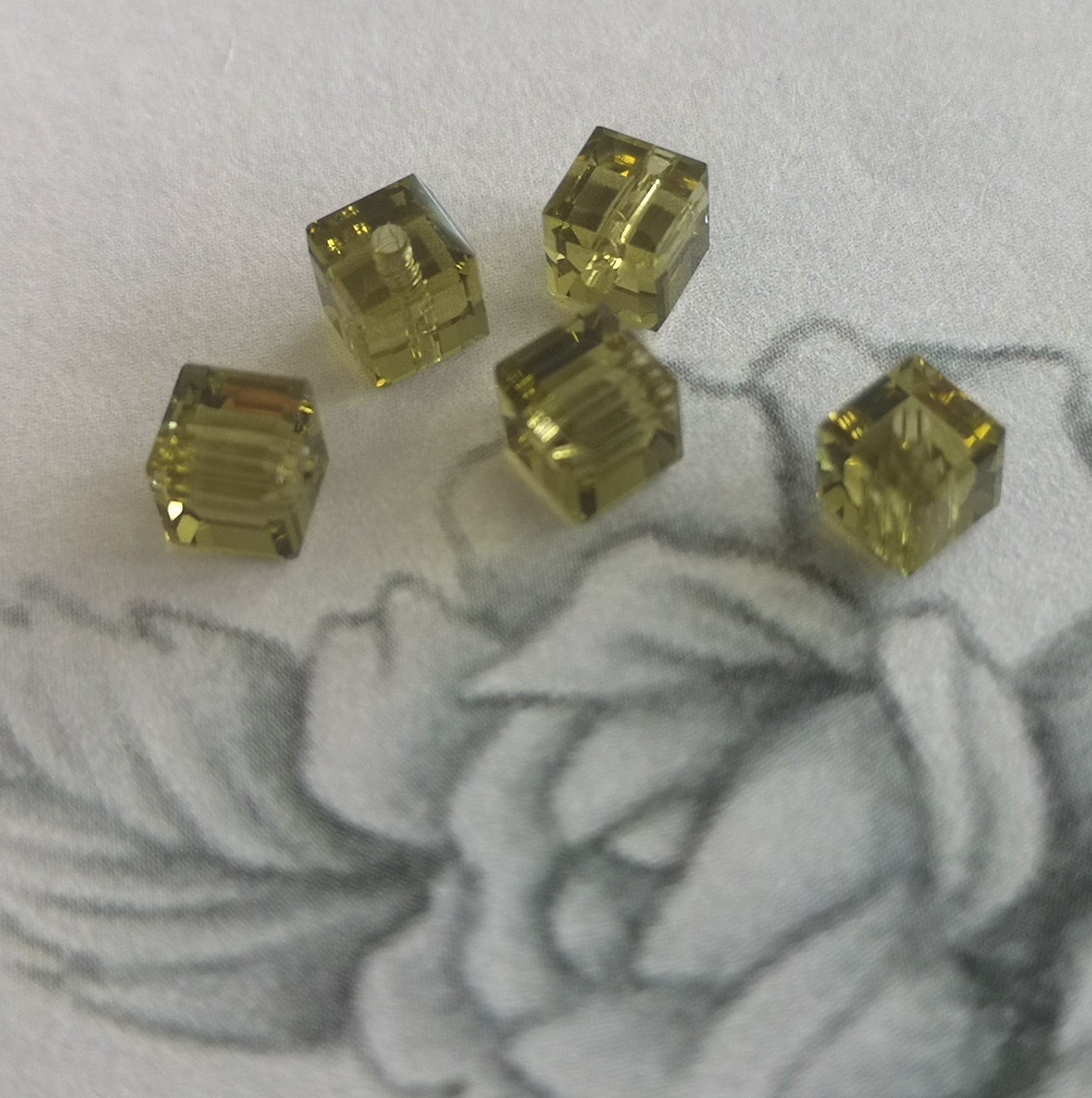 Cube 4mm , Khaki (5pces)