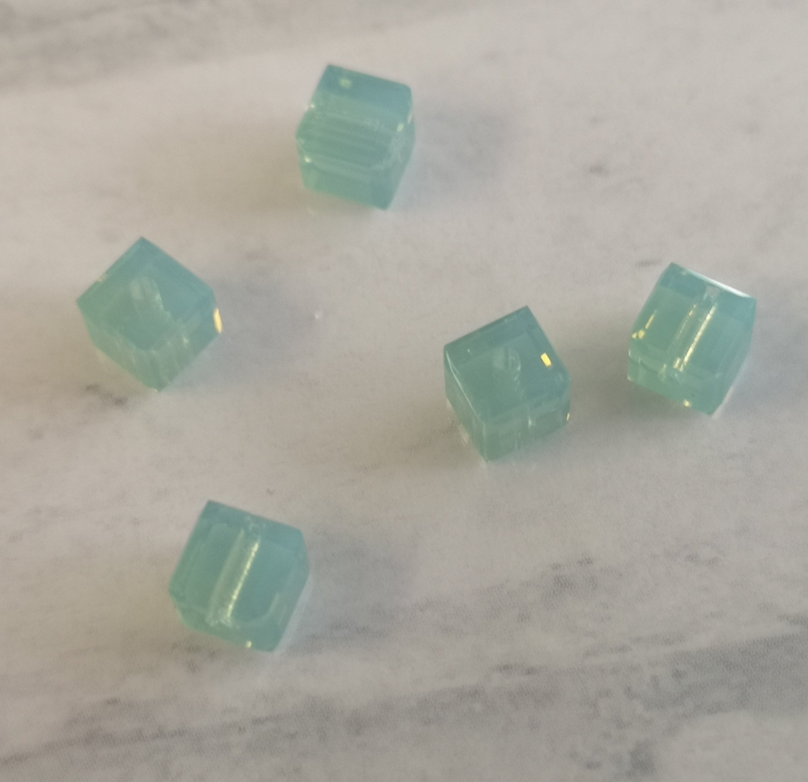 Cube 4mm , Pacifique Opale , (5pces)