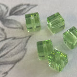 Cube 4mm - Péridot ( 5 pces)