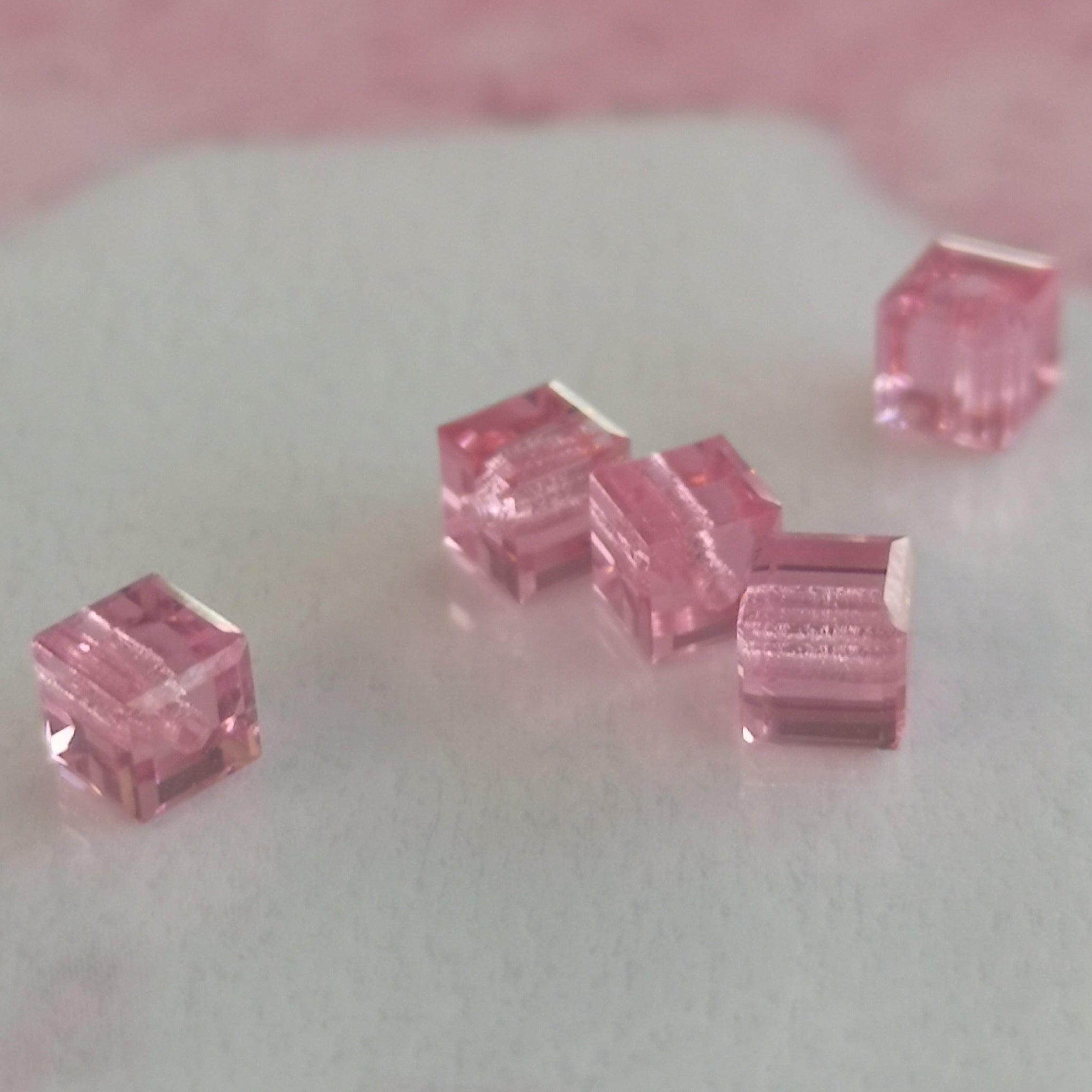 Cube 4 mm - Rose ( 5 pces)