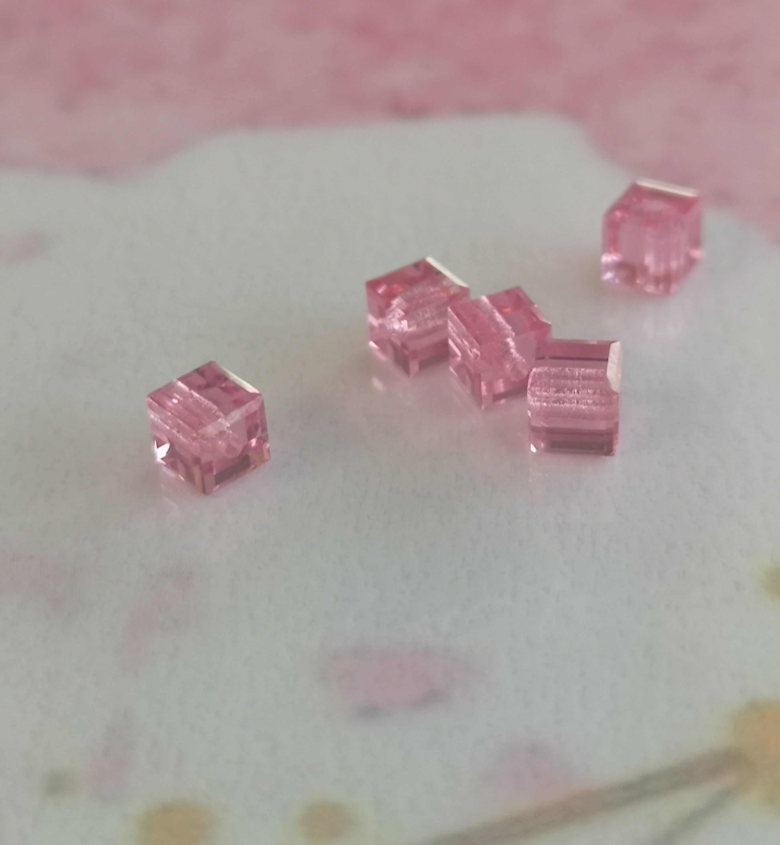 Cube 4 mm - Rose ( 5 pces)