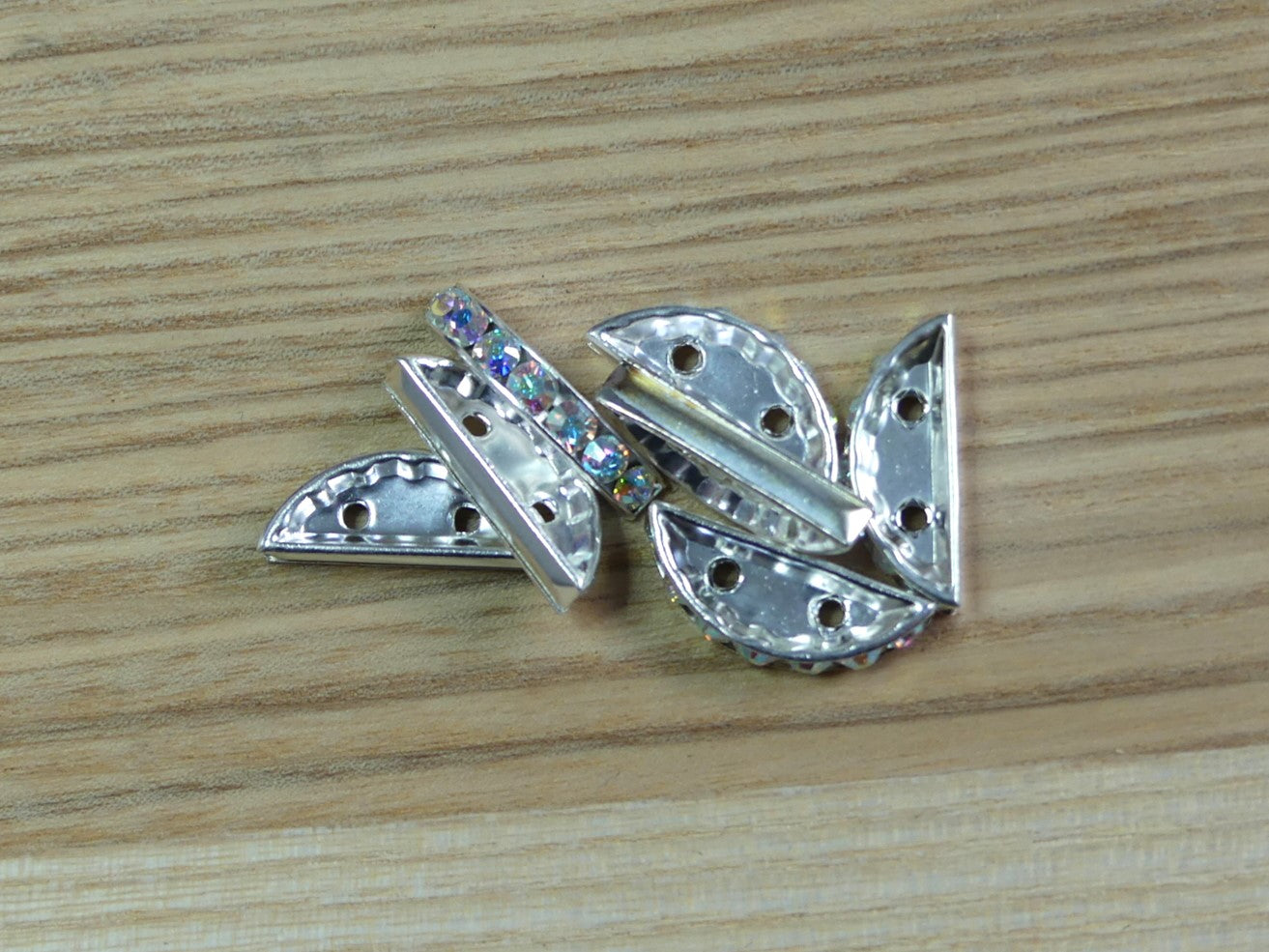 Séparateur - 19 x 7 mm - Rondelle Demi-Lune  sertie de pierres de crystal - Argenté & Crystal AB - 1 pièce