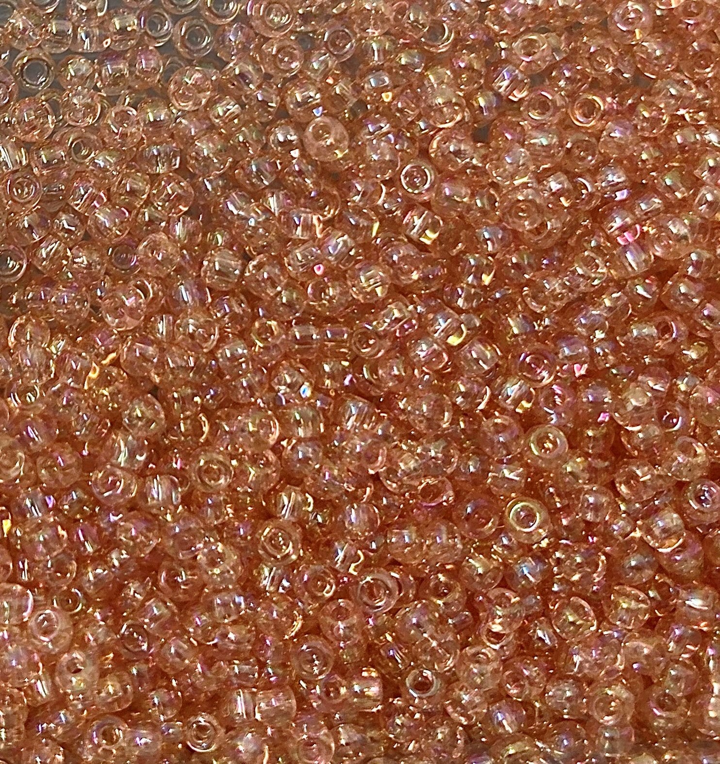 Toho - Rocaille 11 - Transparent Rainbow Rosaline (8g)