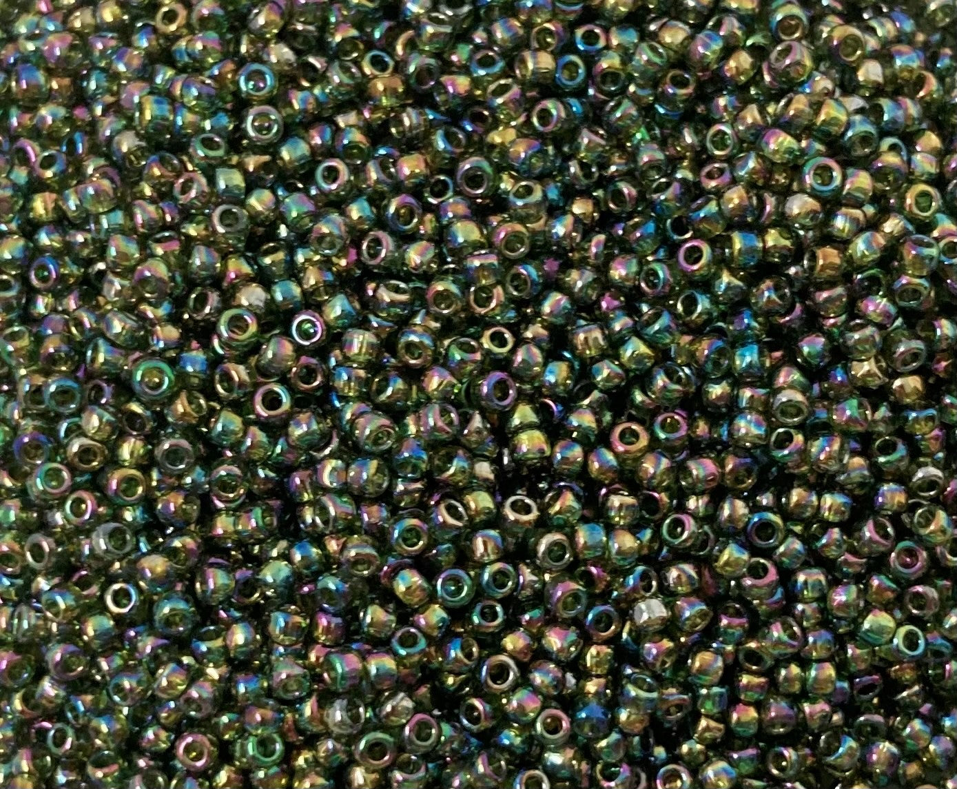 Toho - Rocaille 11 - Transparent Rainbow Olivine (8g)