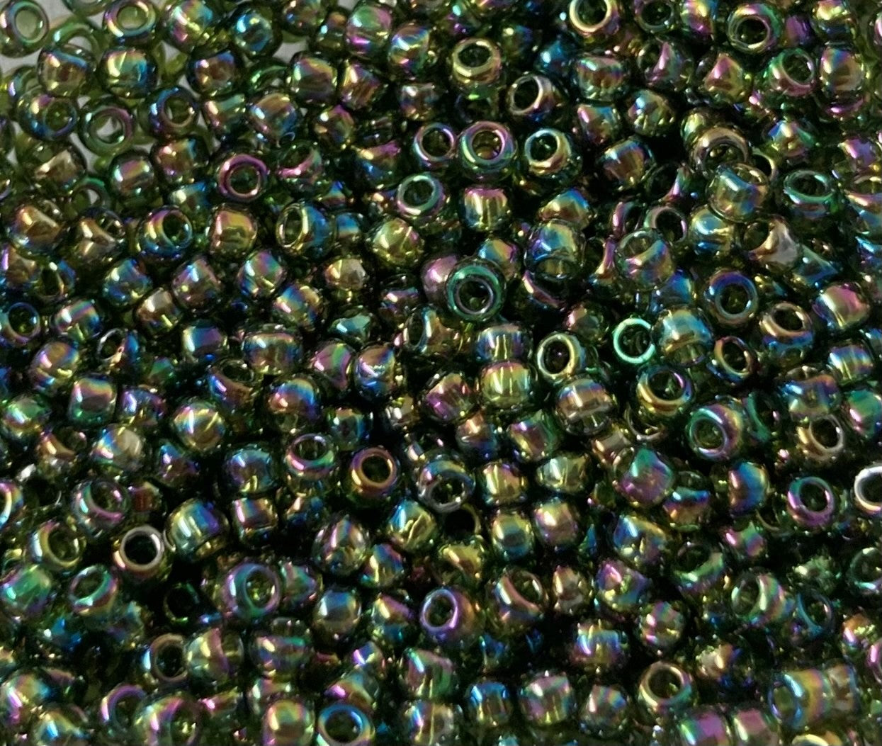 Toho - Rocaille 11 - Transparent Rainbow Olivine (8g)