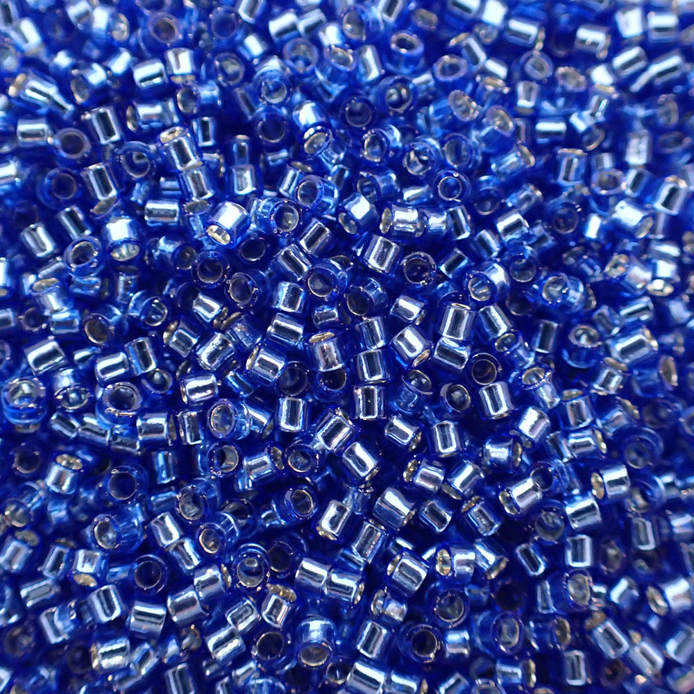Toho - Treasure 11 - Silverlined Saphire (4g)