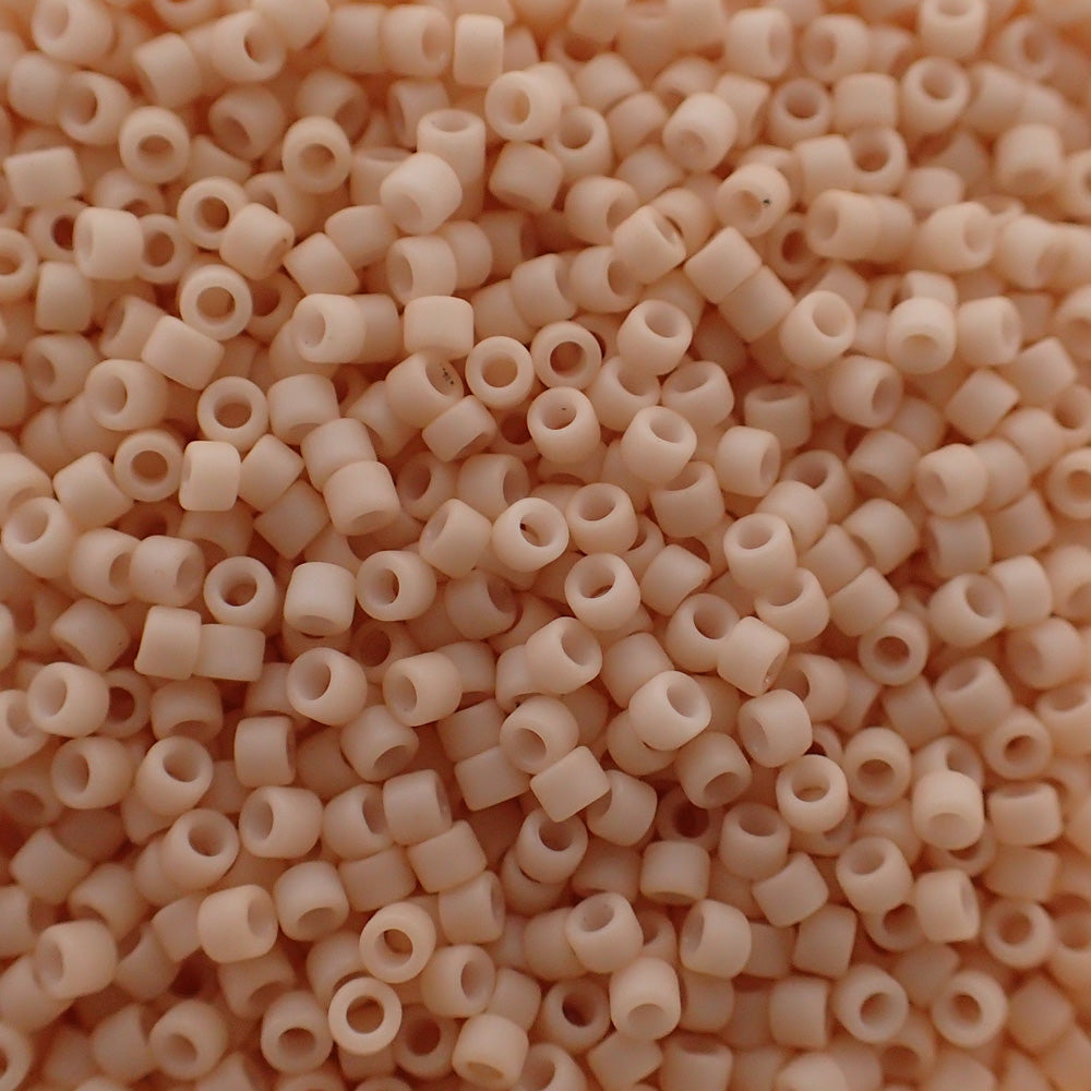 Toho - Treasure 11 - Opaque Pastel Abricot Givré (4g)