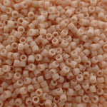 Toho - Treasure 11 - Opaque Pastel Abricot Givré (4g)