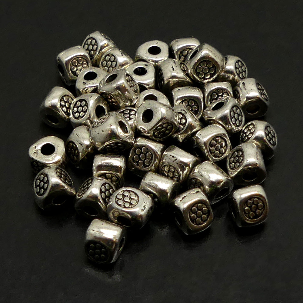 Perle style Tibet Triangle  (20 pces)