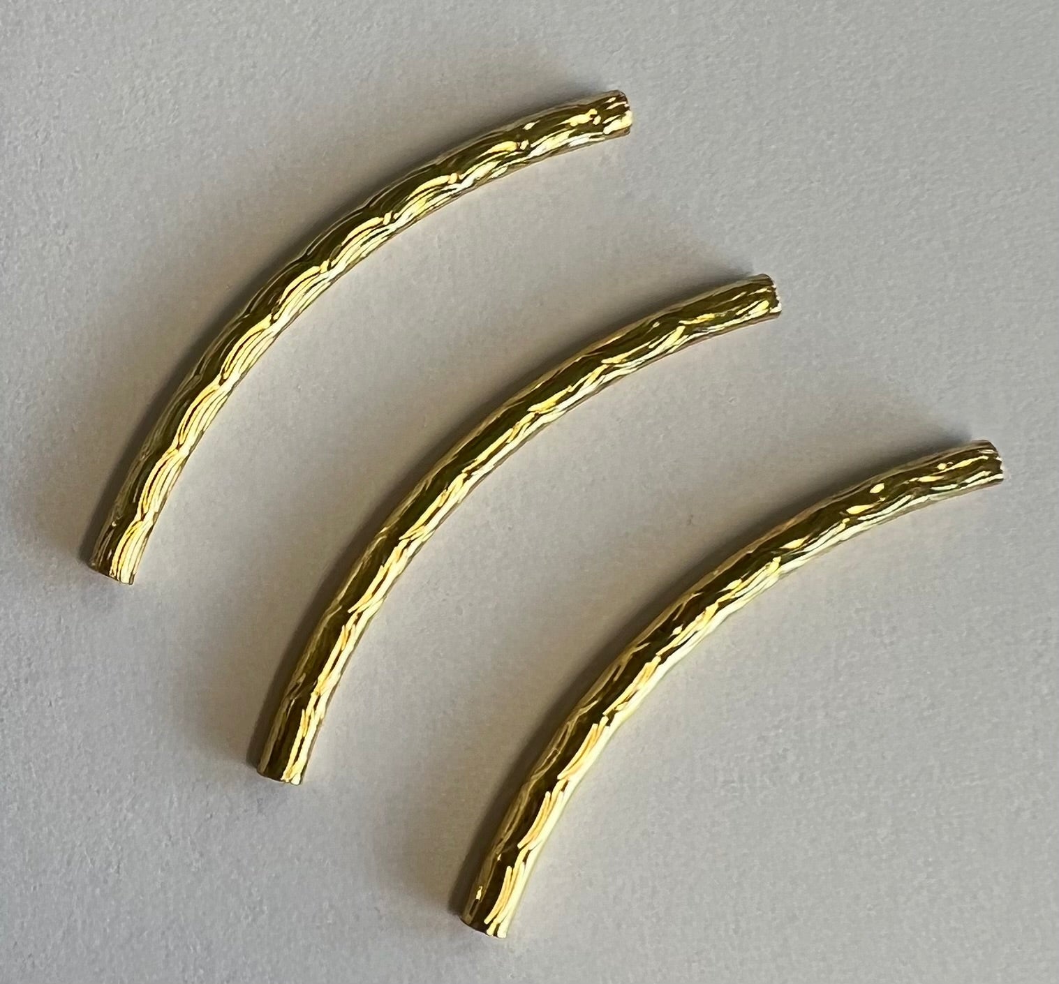 Tube courbé en laiton couleur or 30 mm (2 pces)