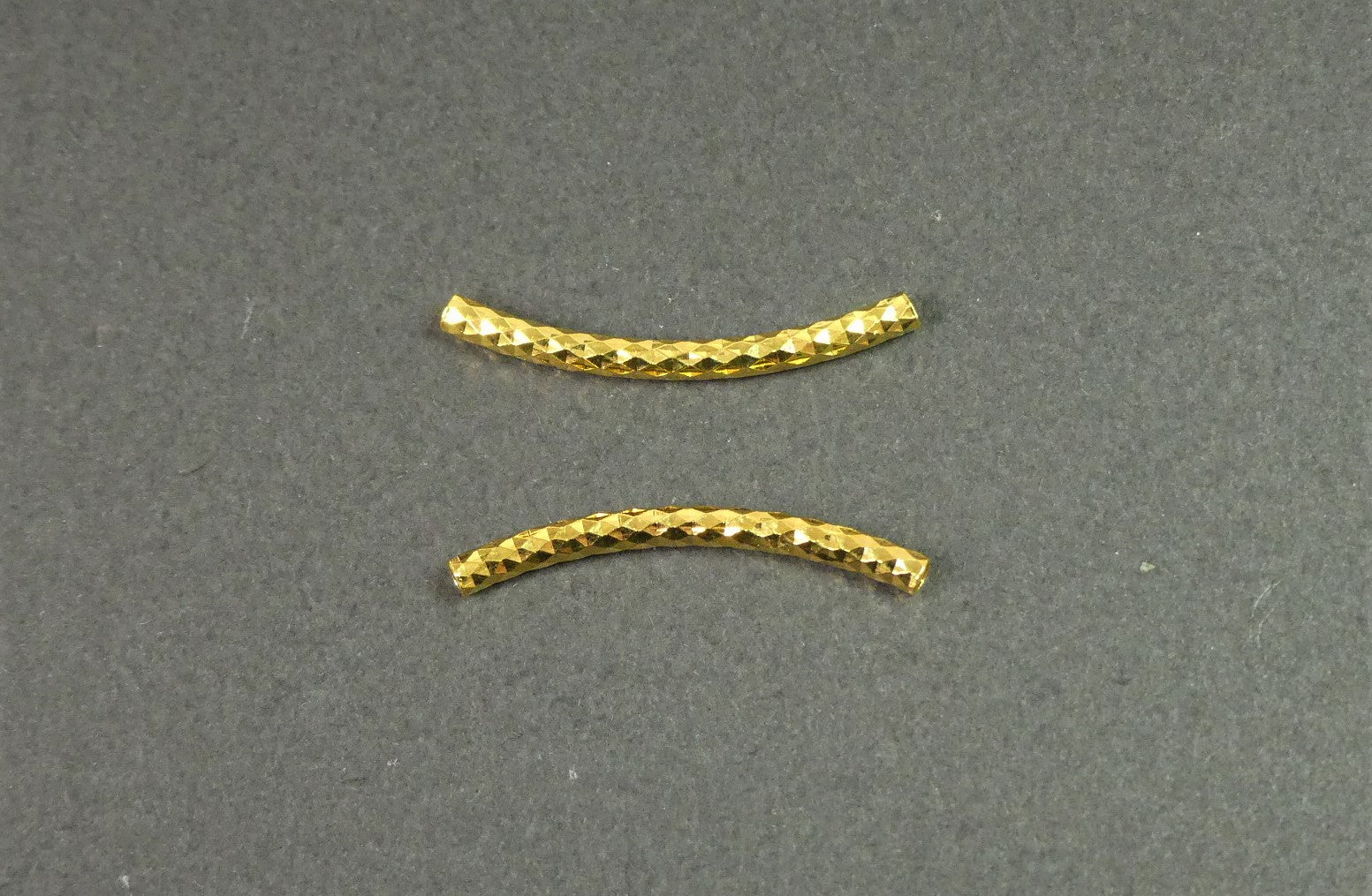 Perles tubulaires courbé à facette - Doré(2 pces)