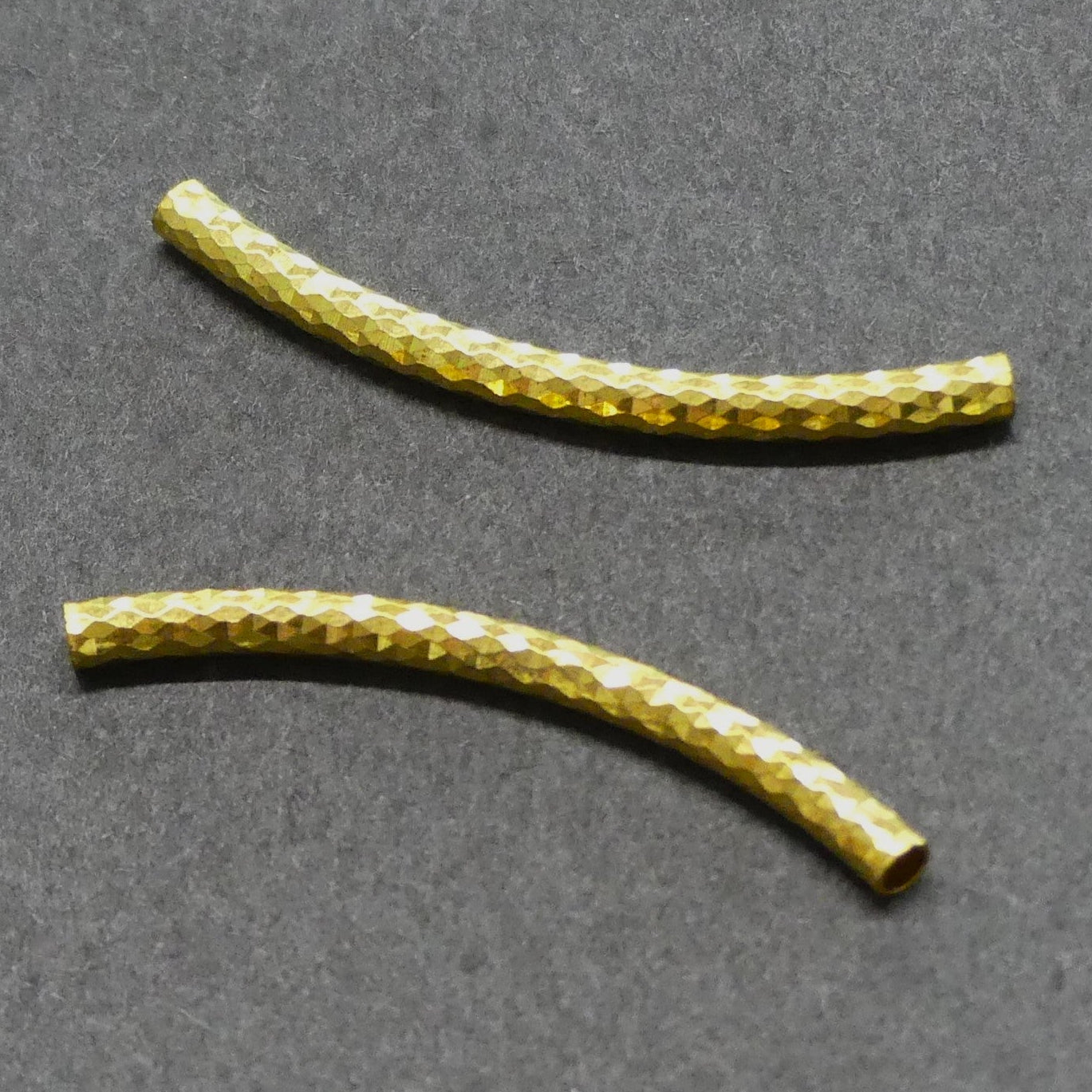 Perles tubulaires courbé à facettes 40x3mm - Doré - 2pièces