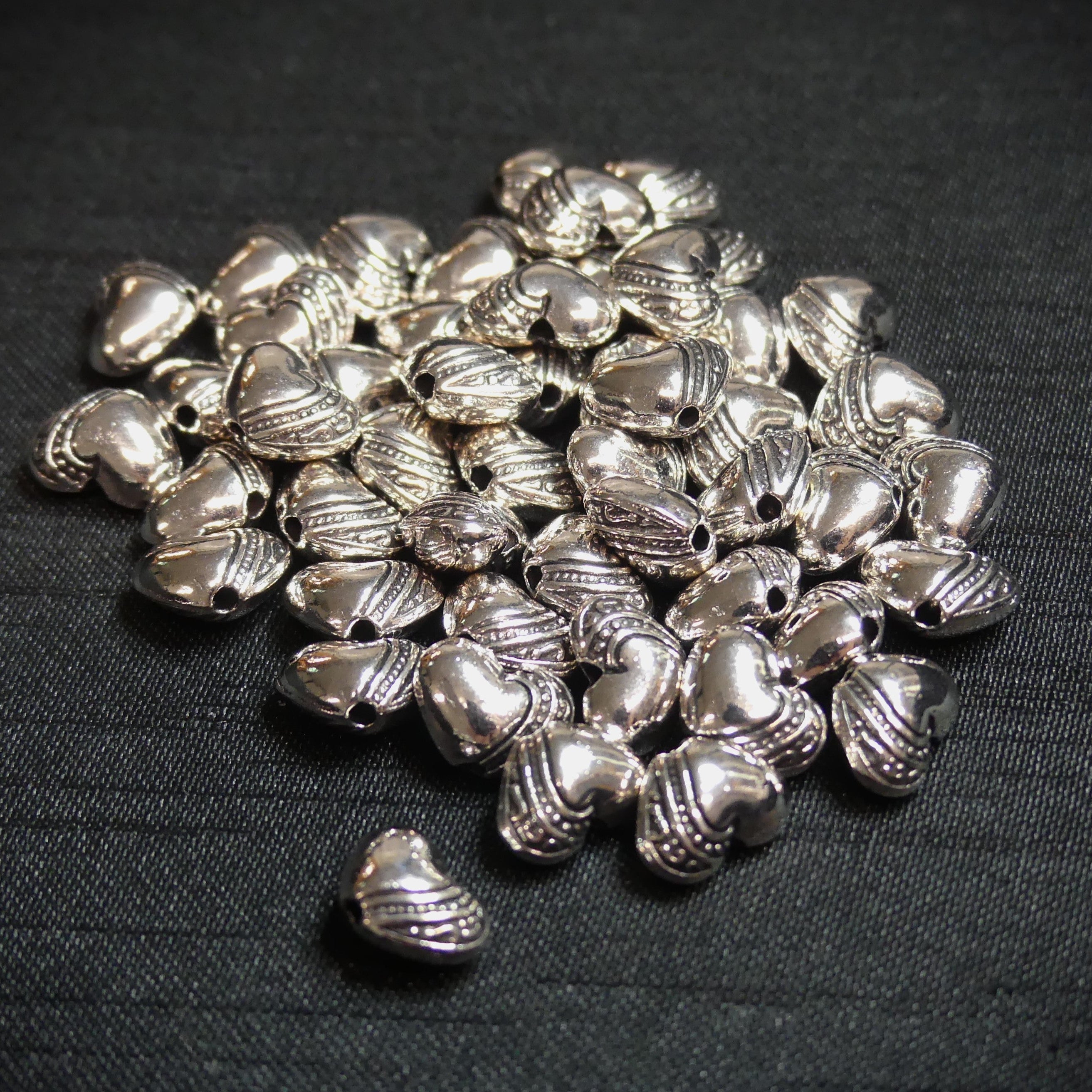Perles en alliage  " Cœur " -   Argent Antique - 10 pces 