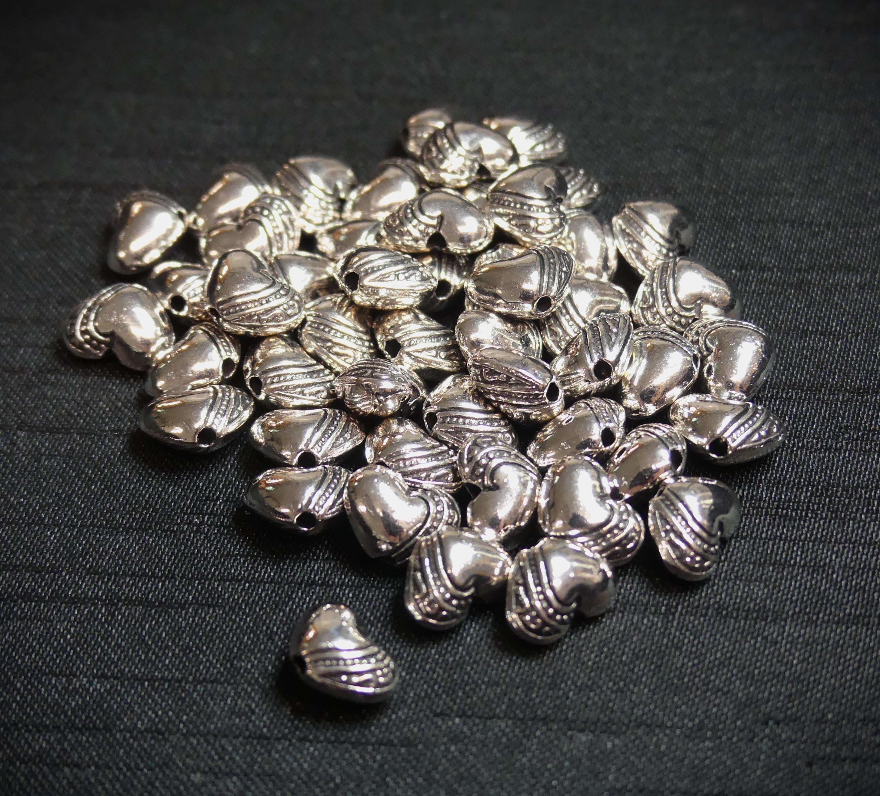 Perles en alliage  " Cœur " -   Argent Antique - 10 pces 