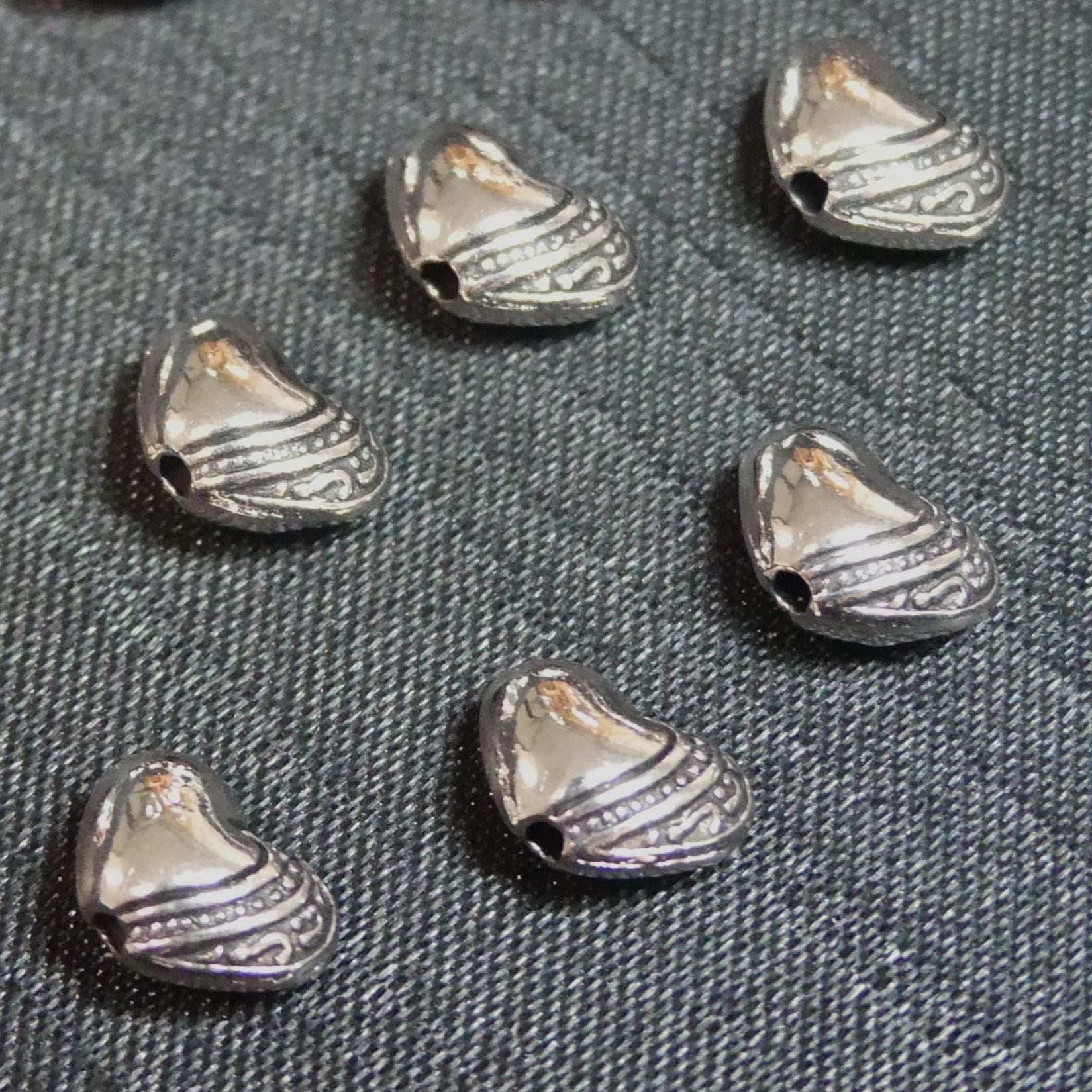 Perles en alliage  " Cœur " -   Argent Antique - 10 pces 
