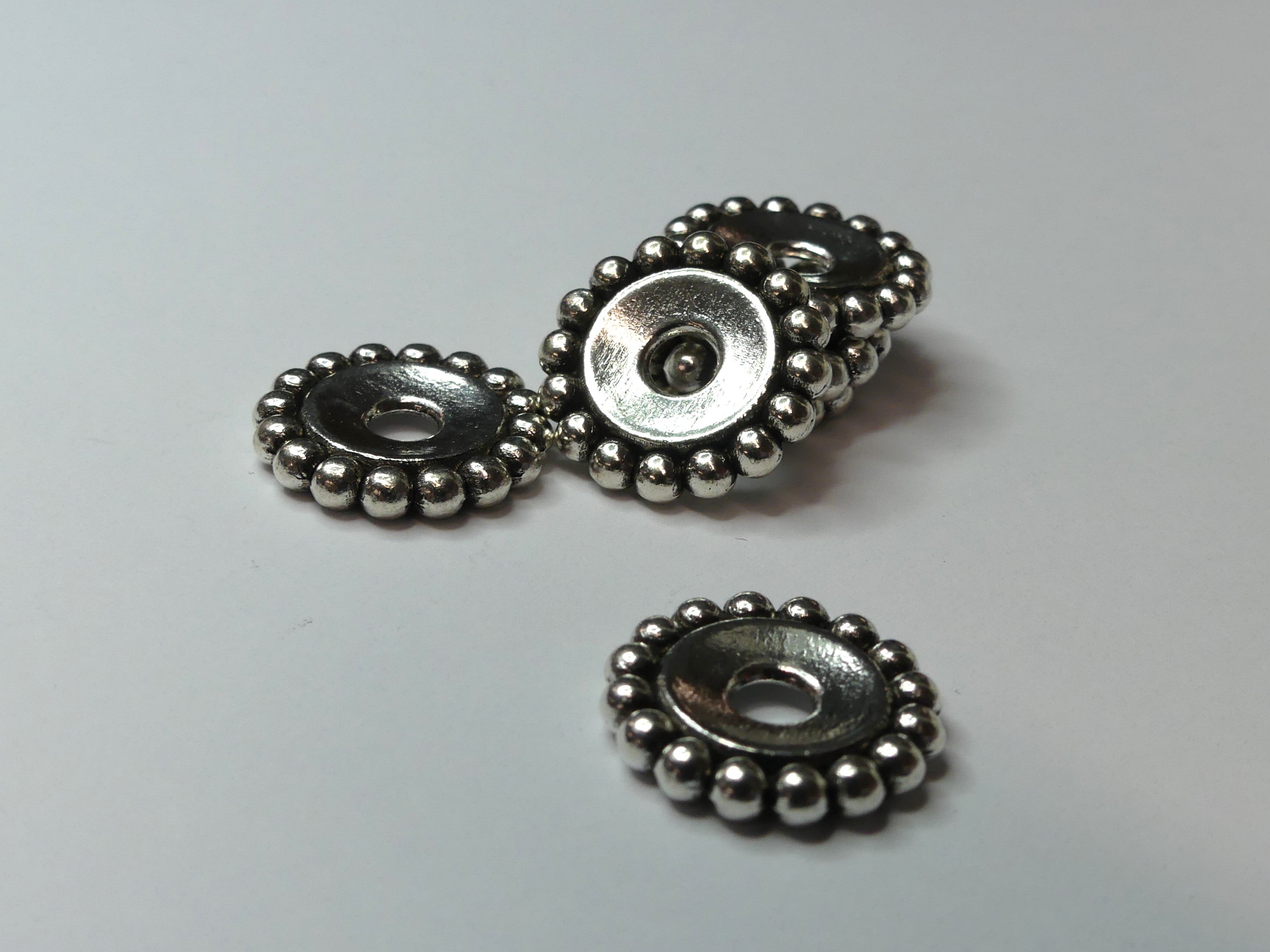 Perle en alliage de style tibétain, fleur, argent antique (2 pces)