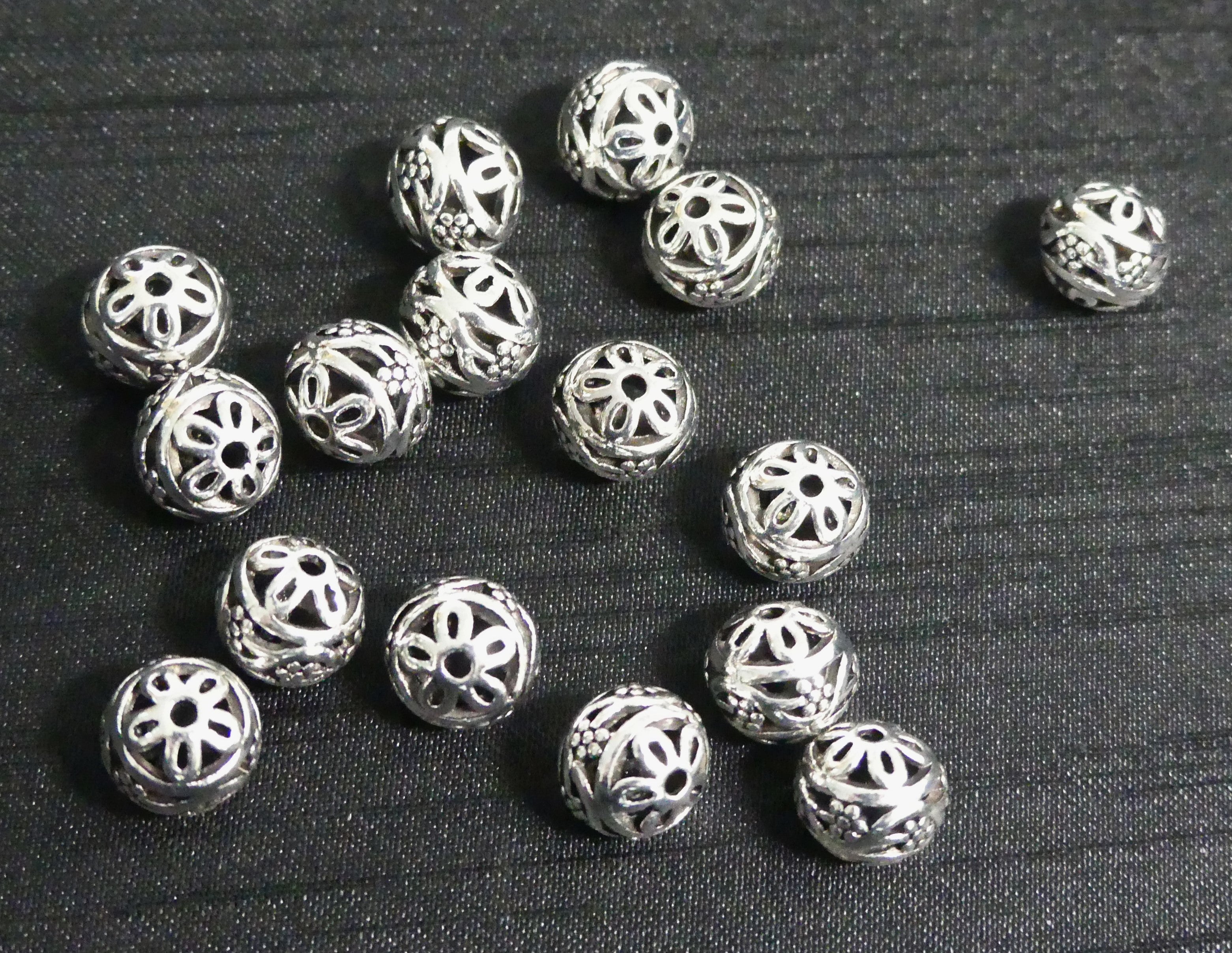Perle ronde " Boule " en filigrane -  Argent antique - 5 pièces