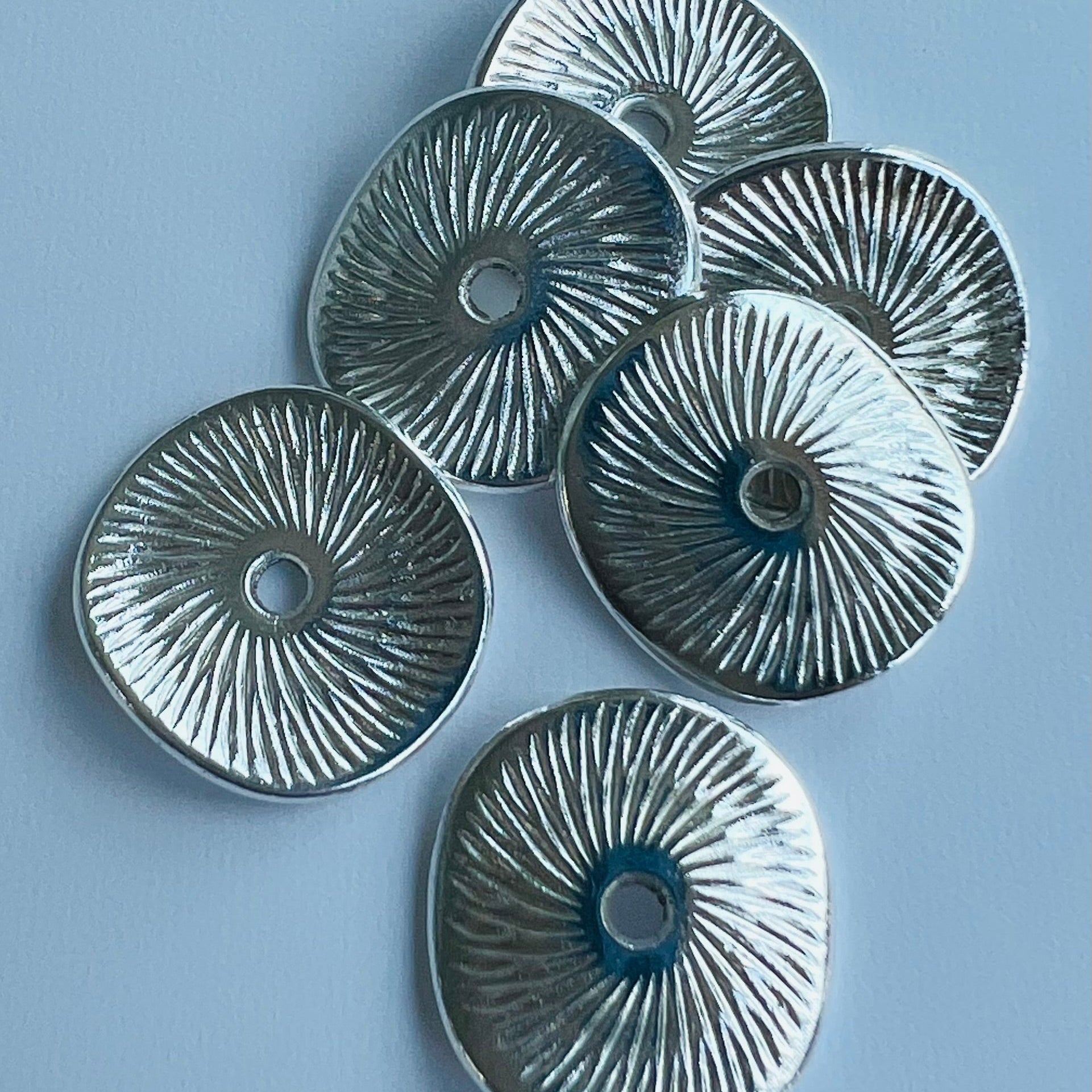 Perle plate pliée - striée (10 pces)