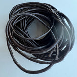 Cordon de cuir - Brun foncé (1 mètre)