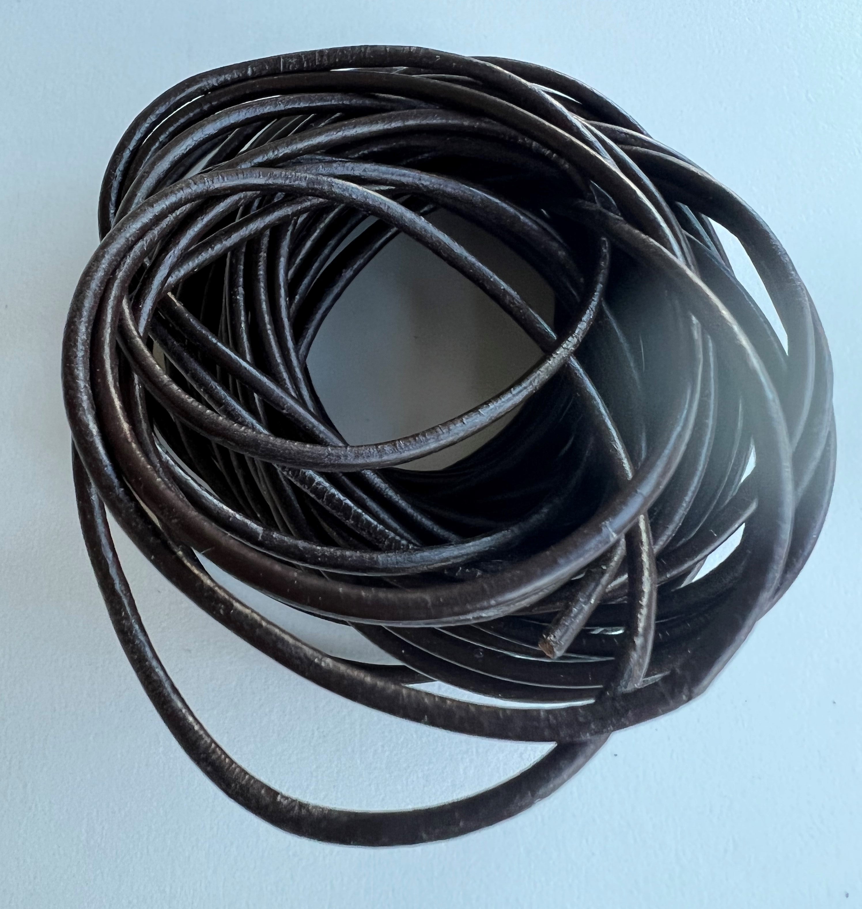 Cordon de cuir - Brun foncé (1 mètre)