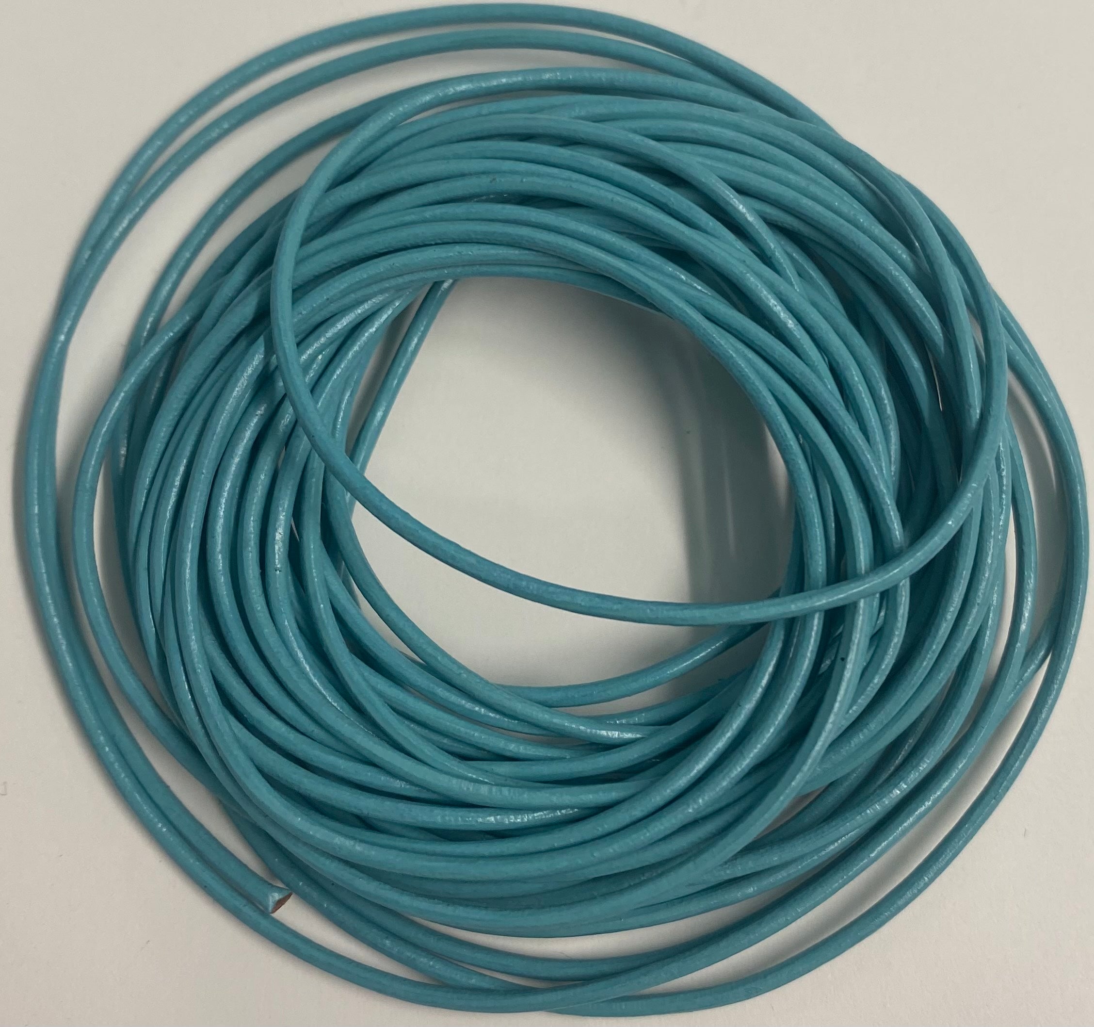 Cordon de cuir de vachette - cyan 1.5 mm (1 mètre)
