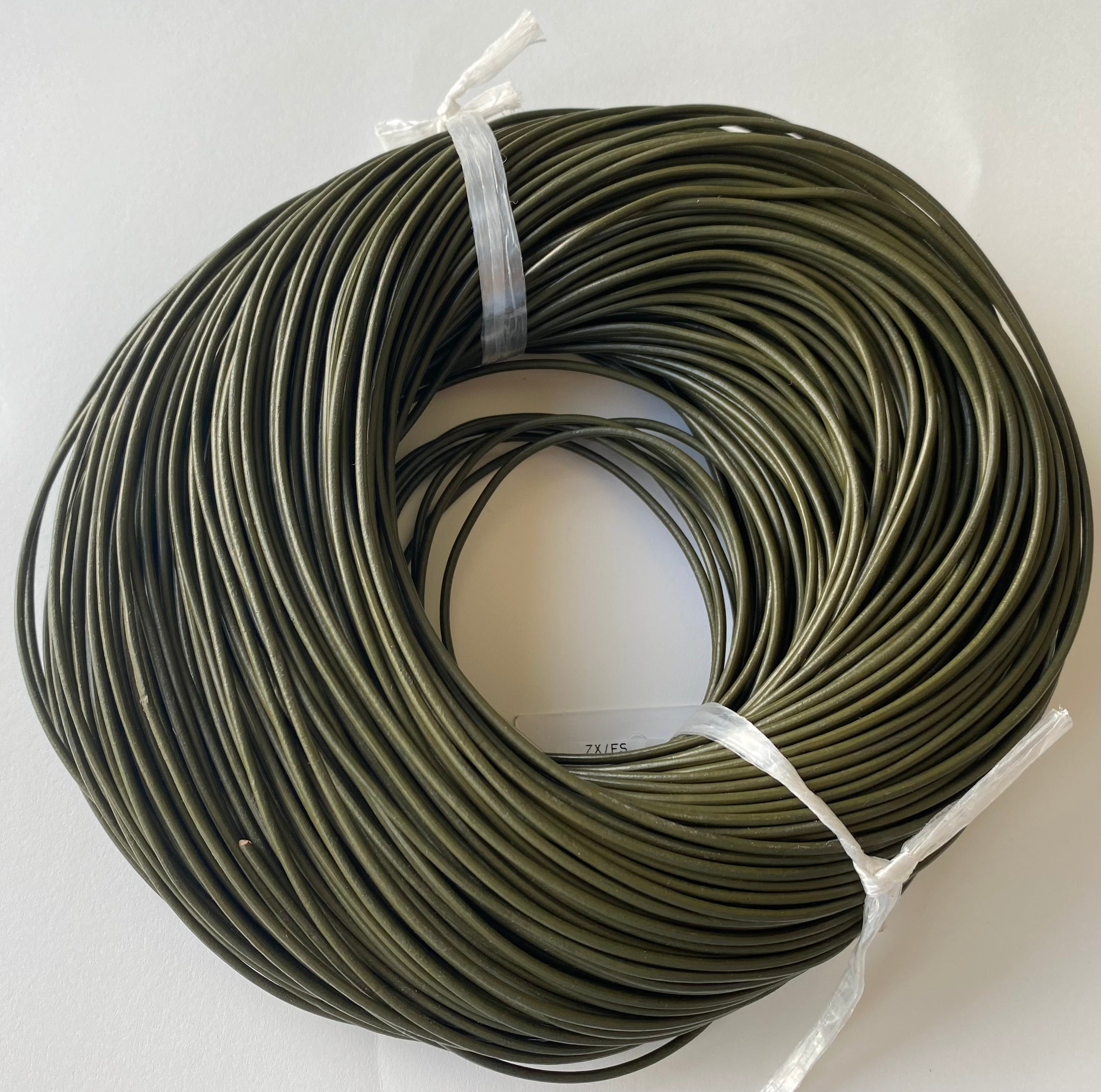 Cordon de cuir - vert olive foncé 2 mm (au mètre)