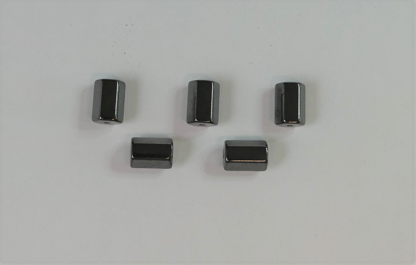 Perle hexagonale facettée en hématite - (5 pces)