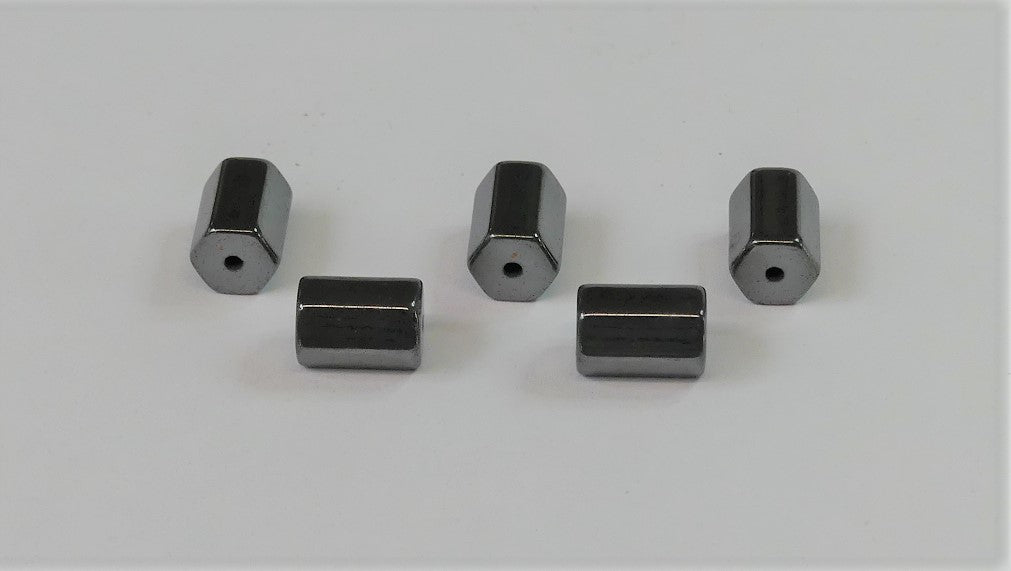 Perle hexagonale facettée en hématite - (5 pces)