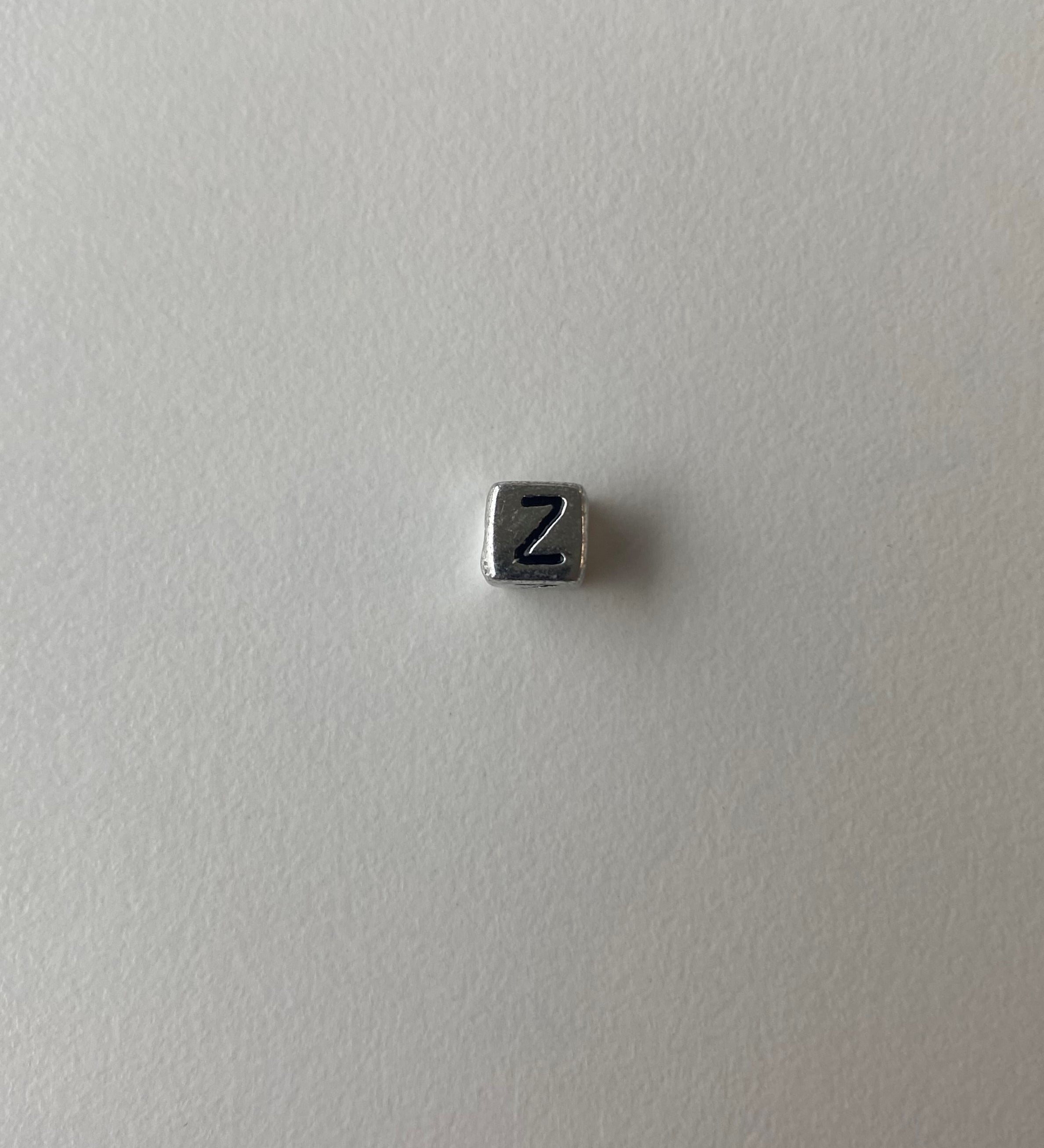 Perle cubique, acrylique argentée - lettre " Z " (1 pce)