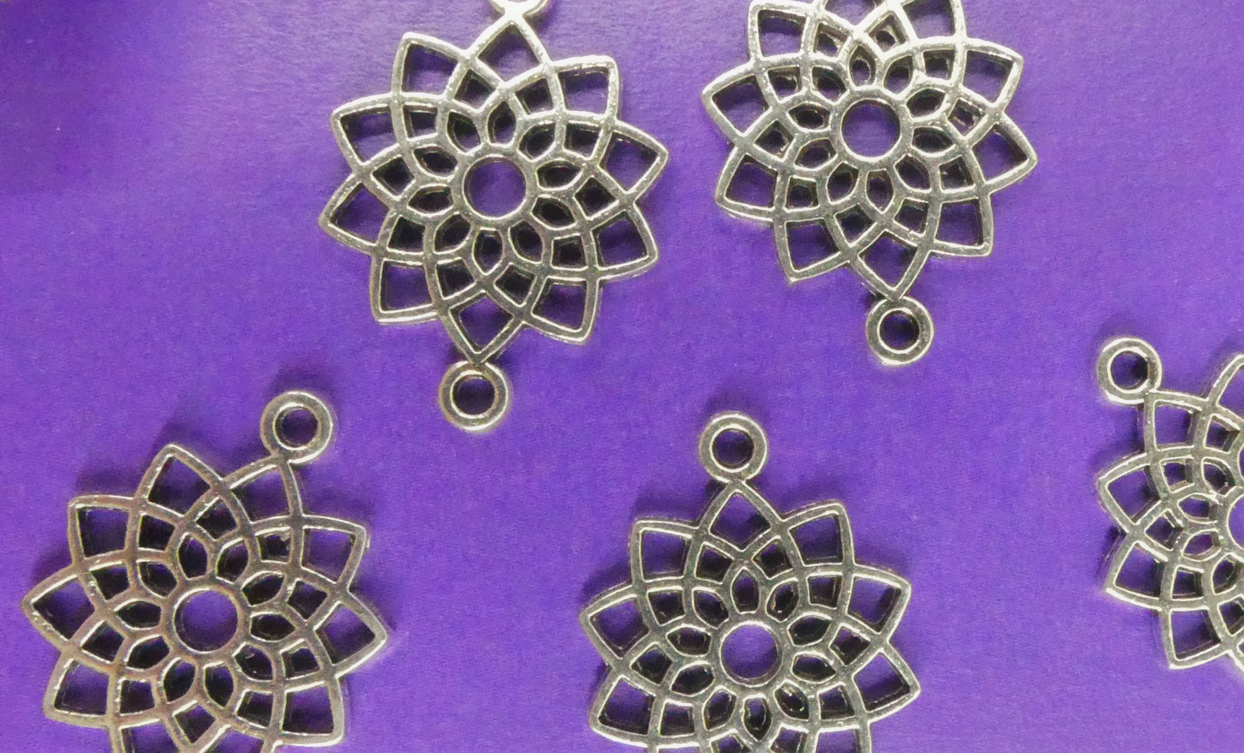 Connecteurs en alliage de style tibétain, fleur (1 pce)