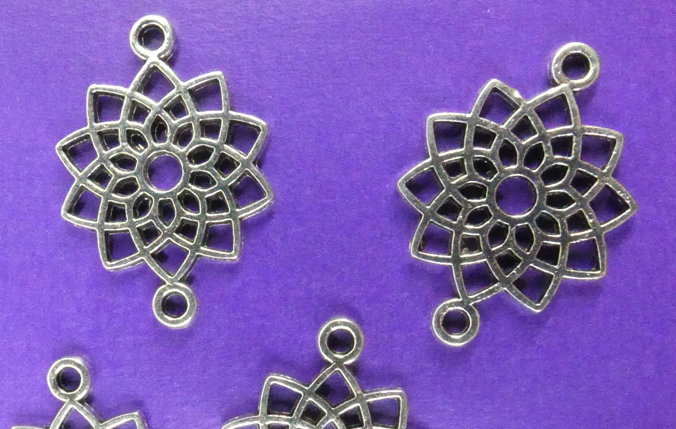 Connecteurs en alliage de style tibétain, fleur (1 pce)