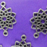 Connecteurs en alliage de style tibétain, fleur (1 pce)